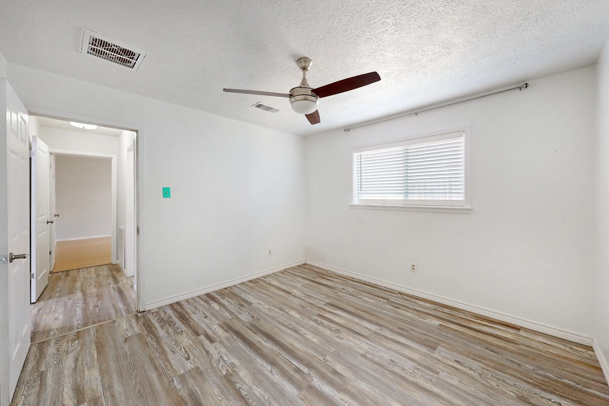 Single Family Residence For Sale in Brazos County , 1817 Laura Lane, College Station, Texas 77840, 4 Bedroom, 2 Bathroom, 2 Garage spaces, 1,984 Sqft, built in 1975, mls#21335006, Real Estate Agent in College Station, Homes For Sale in Brazos county, Homes For Sale in College Station, Realtor in College Station Texas, Real Estate Brokerage Independent Realty Texas, Luminita Cordes Realtor