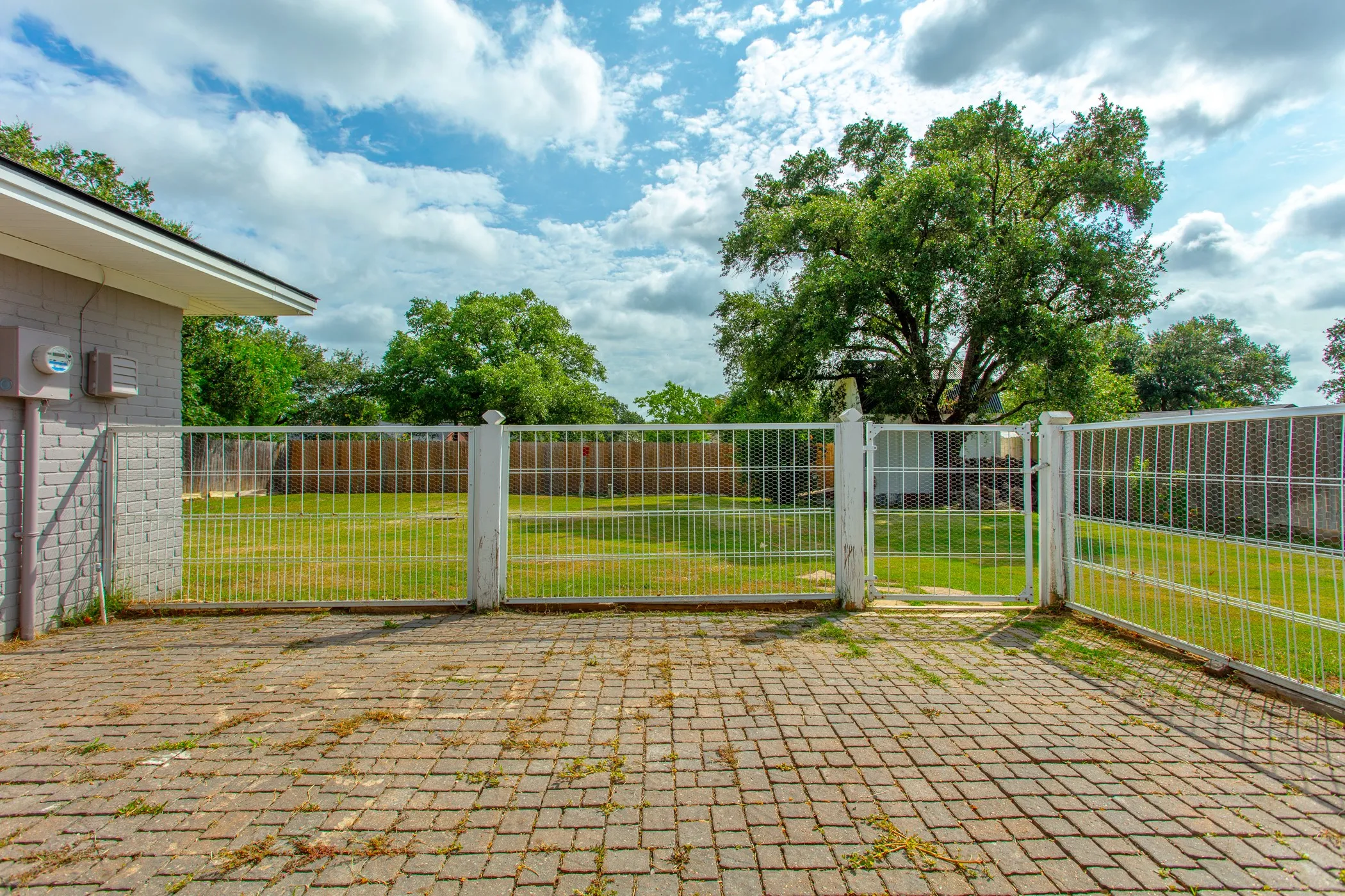 Single Family Residence For Sale in Brazos County , 1817 Laura Lane, College Station, Texas 77840, 4 Bedroom, 2 Bathroom, 2 Garage spaces, 1,984 Sqft, built in 1975, mls#21335006, Real Estate Agent in College Station, Homes For Sale in Brazos county, Homes For Sale in College Station, Realtor in College Station Texas, Real Estate Brokerage Independent Realty Texas, Luminita Cordes Realtor