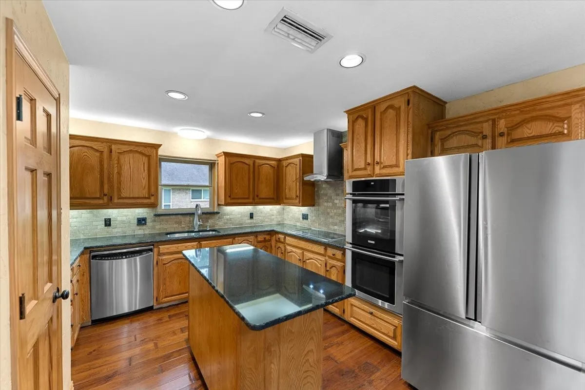 Single Family Residence For Rent in Denton County , 20 Timberline Drive, Trophy Club, Texas 76262, 3 Bedrooms, 3 Bathrooms, 2 Garage spaces, 2,528 Sqft, built in 1984, Price $3,875, mls#21335401, Real Estate Agent in Trophy Club, Homes For Rent in Denton county, Homes For Rent in Trophy Club, Realtor in Trophy Club Texas, Real Estate Brokerage Independent Realty Texas, Luminita Cordes Realtor