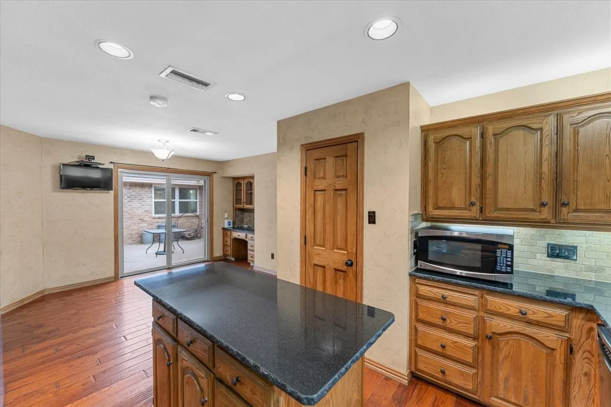 Single Family Residence For Rent in Denton County , 20 Timberline Drive, Trophy Club, Texas 76262, 3 Bedrooms, 3 Bathrooms, 2 Garage spaces, 2,528 Sqft, built in 1984, Price $3,875, mls#21335401, Real Estate Agent in Trophy Club, Homes For Rent in Denton county, Homes For Rent in Trophy Club, Realtor in Trophy Club Texas, Real Estate Brokerage Independent Realty Texas, Luminita Cordes Realtor