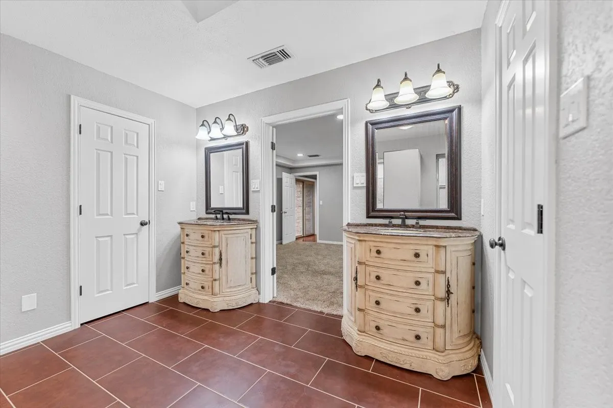 Single Family Residence For Rent in Denton County , 20 Timberline Drive, Trophy Club, Texas 76262, 3 Bedrooms, 3 Bathrooms, 2 Garage spaces, 2,528 Sqft, built in 1984, Price $3,875, mls#21335401, Real Estate Agent in Trophy Club, Homes For Rent in Denton county, Homes For Rent in Trophy Club, Realtor in Trophy Club Texas, Real Estate Brokerage Independent Realty Texas, Luminita Cordes Realtor