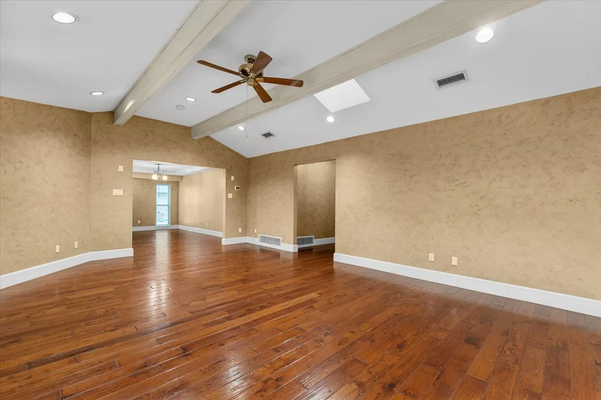 Single Family Residence For Rent in Denton County , 20 Timberline Drive, Trophy Club, Texas 76262, 3 Bedrooms, 3 Bathrooms, 2 Garage spaces, 2,528 Sqft, built in 1984, Price $3,875, mls#21335401, Real Estate Agent in Trophy Club, Homes For Rent in Denton county, Homes For Rent in Trophy Club, Realtor in Trophy Club Texas, Real Estate Brokerage Independent Realty Texas, Luminita Cordes Realtor