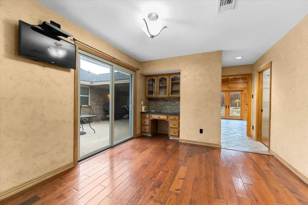 Single Family Residence For Rent in Denton County , 20 Timberline Drive, Trophy Club, Texas 76262, 3 Bedrooms, 3 Bathrooms, 2 Garage spaces, 2,528 Sqft, built in 1984, Price $3,875, mls#21335401, Real Estate Agent in Trophy Club, Homes For Rent in Denton county, Homes For Rent in Trophy Club, Realtor in Trophy Club Texas, Real Estate Brokerage Independent Realty Texas, Luminita Cordes Realtor