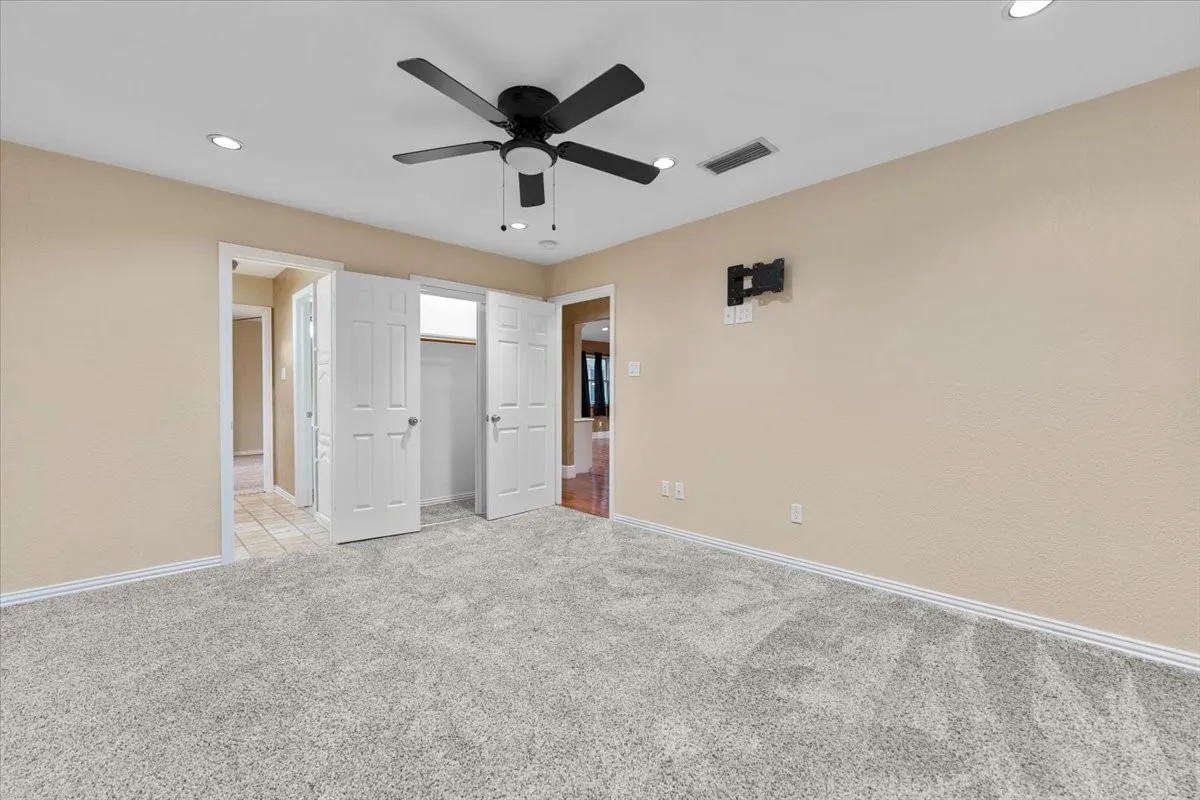 Single Family Residence For Rent in Denton County , 20 Timberline Drive, Trophy Club, Texas 76262, 3 Bedrooms, 3 Bathrooms, 2 Garage spaces, 2,528 Sqft, built in 1984, Price $3,875, mls#21335401, Real Estate Agent in Trophy Club, Homes For Rent in Denton county, Homes For Rent in Trophy Club, Realtor in Trophy Club Texas, Real Estate Brokerage Independent Realty Texas, Luminita Cordes Realtor