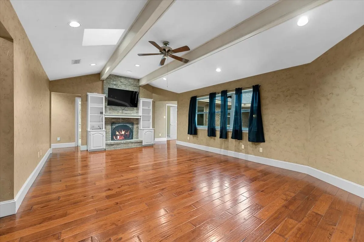 Single Family Residence For Rent in Denton County , 20 Timberline Drive, Trophy Club, Texas 76262, 3 Bedrooms, 3 Bathrooms, 2 Garage spaces, 2,528 Sqft, built in 1984, Price $3,875, mls#21335401, Real Estate Agent in Trophy Club, Homes For Rent in Denton county, Homes For Rent in Trophy Club, Realtor in Trophy Club Texas, Real Estate Brokerage Independent Realty Texas, Luminita Cordes Realtor