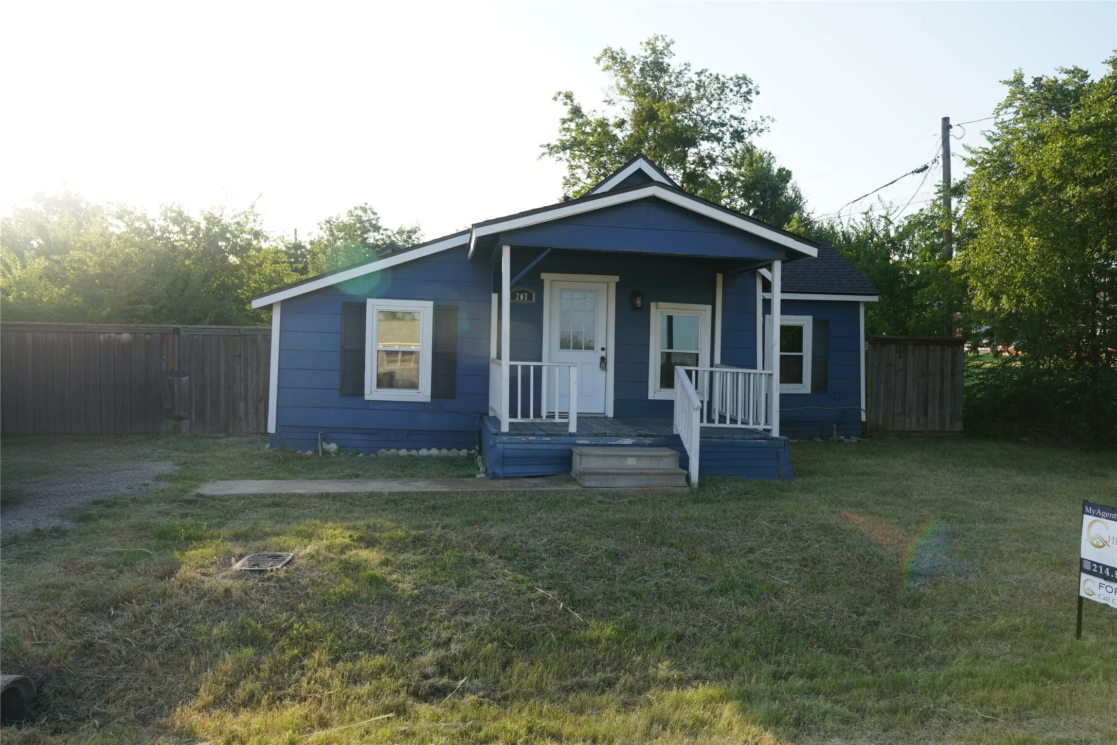 Single Family Residence For Rent in Collin County , 207 N Illinois Street, Celina, Texas 75009, 2 Bedroom, 1 Bathroom, Garage spaces, 914 Sqft, built in 1942, mls#21335371, Real Estate Agent in Celina, Homes For Rent in Collin county, Homes For Rent in Celina, Realtor in Celina Texas, Real Estate Brokerage Independent Realty Texas, Luminita Cordes Realtor