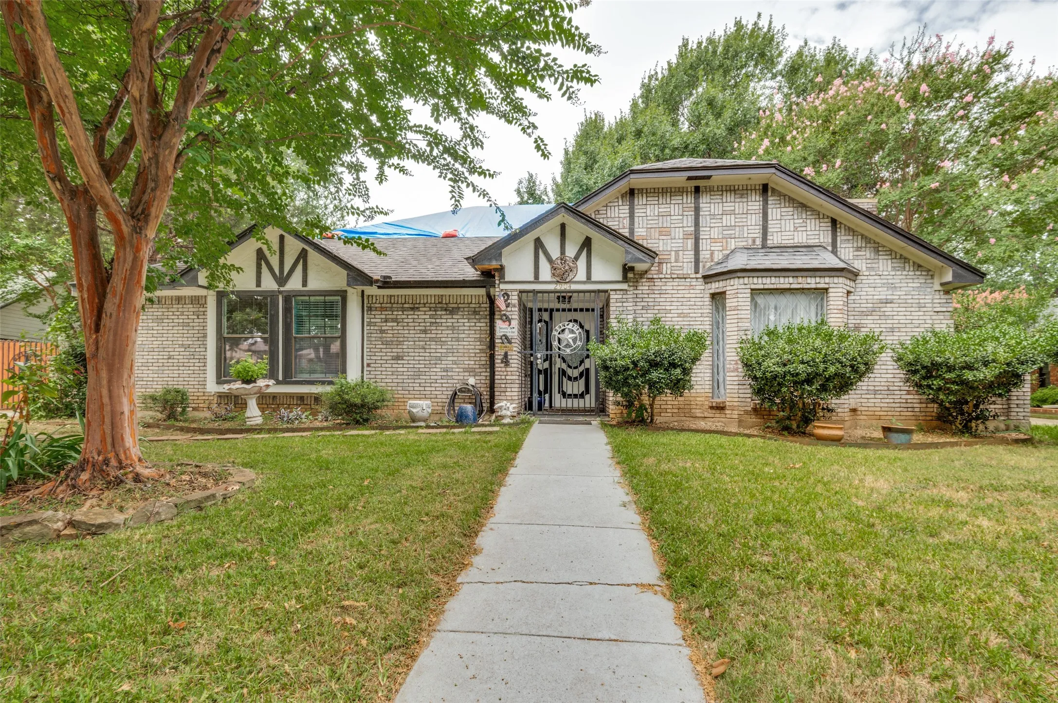 Single Family Residence For Sale in Tarrant County , 2904 Pitkin Drive, Arlington, Texas 76006, 3 Bedrooms, 2 Bathrooms, 2 Garage spaces, 1,822 Sqft, built in 1987, Price $299,000, mls#21330964, Real Estate Agent in Arlington, Homes For Sale in Tarrant county, Homes For Sale in Arlington, Realtor in Arlington Texas, Real Estate Brokerage Independent Realty Texas, Luminita Cordes Realtor