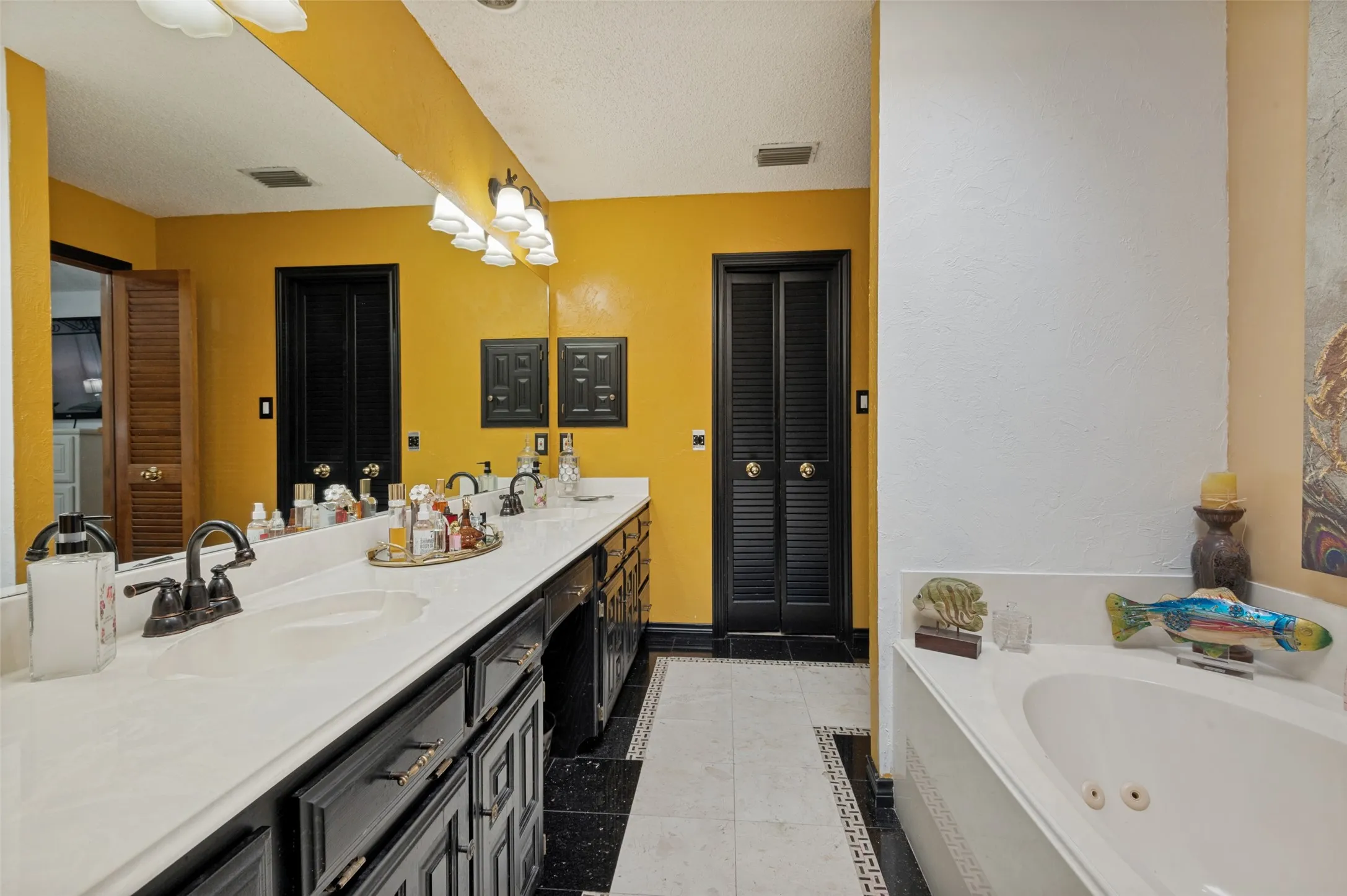 Single Family Residence For Sale in Tarrant County , 2904 Pitkin Drive, Arlington, Texas 76006, 3 Bedrooms, 2 Bathrooms, 2 Garage spaces, 1,822 Sqft, built in 1987, Price $299,000, mls#21330964, Real Estate Agent in Arlington, Homes For Sale in Tarrant county, Homes For Sale in Arlington, Realtor in Arlington Texas, Real Estate Brokerage Independent Realty Texas, Luminita Cordes Realtor