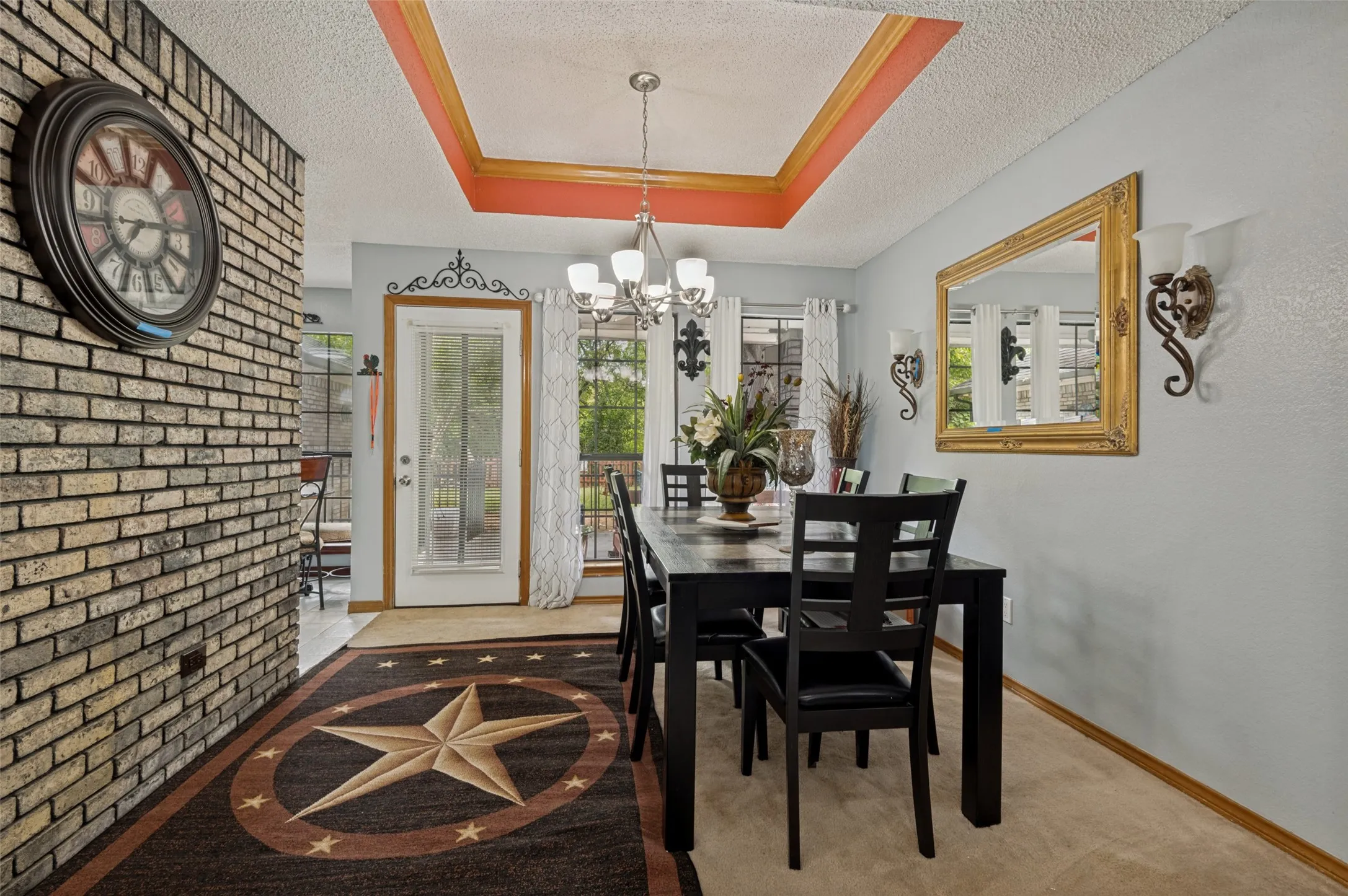 Single Family Residence For Sale in Tarrant County , 2904 Pitkin Drive, Arlington, Texas 76006, 3 Bedrooms, 2 Bathrooms, 2 Garage spaces, 1,822 Sqft, built in 1987, Price $299,000, mls#21330964, Real Estate Agent in Arlington, Homes For Sale in Tarrant county, Homes For Sale in Arlington, Realtor in Arlington Texas, Real Estate Brokerage Independent Realty Texas, Luminita Cordes Realtor