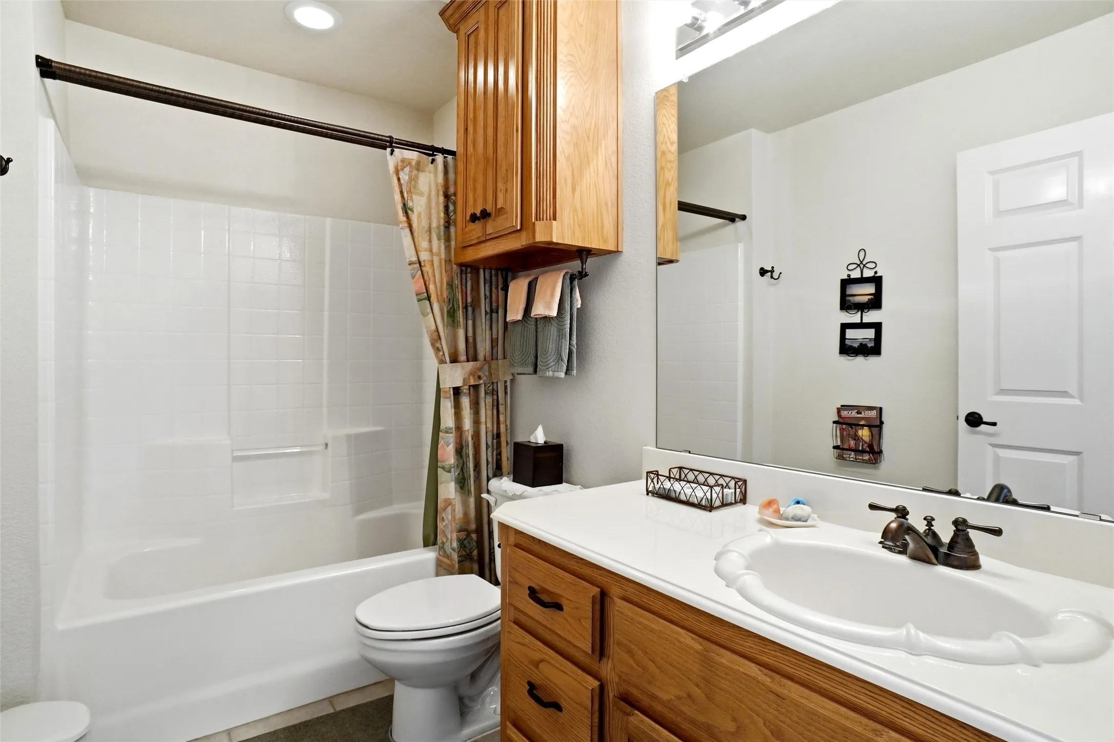 Single Family Residence For Sale in Parker County , 114 Bolivar Drive, Weatherford, Texas 76085, 3 Bedroom, 3 Bathroom, 2 Garage spaces, 2,178 Sqft, built in 2005, mls#21335247, Real Estate Agent in Weatherford, Homes For Sale in Parker county, Homes For Sale in Weatherford, Realtor in Weatherford Texas, Real Estate Brokerage Independent Realty Texas, Luminita Cordes Realtor
