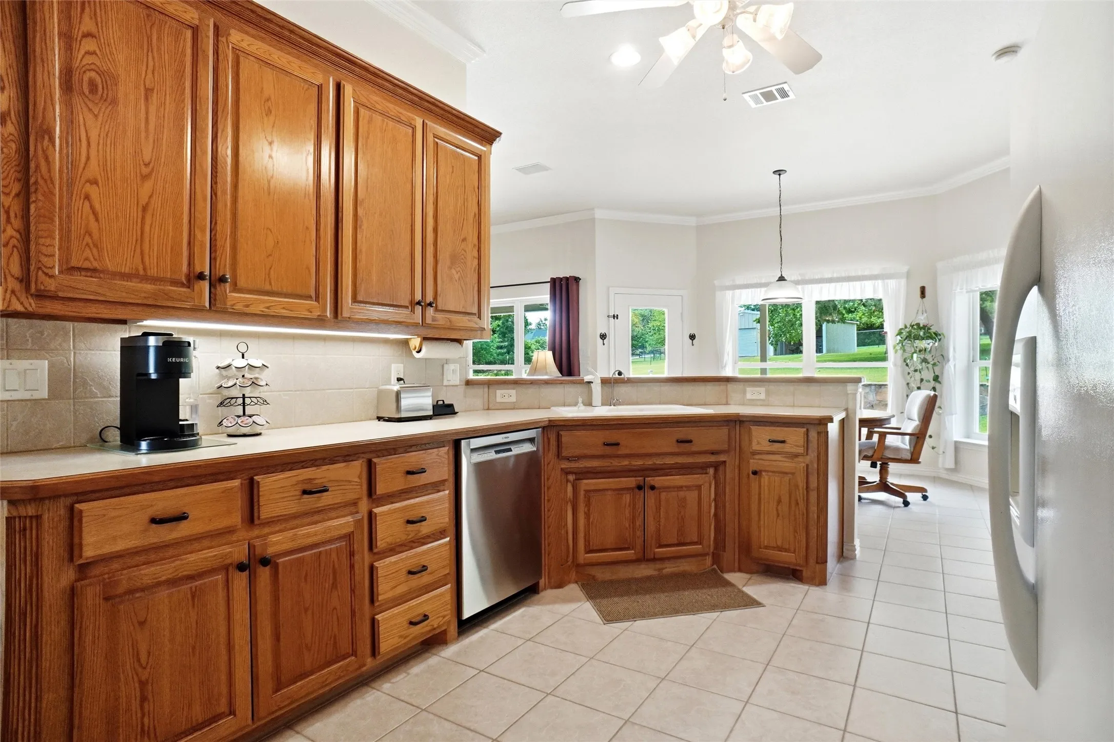 Single Family Residence For Sale in Parker County , 114 Bolivar Drive, Weatherford, Texas 76085, 3 Bedroom, 3 Bathroom, 2 Garage spaces, 2,178 Sqft, built in 2005, mls#21335247, Real Estate Agent in Weatherford, Homes For Sale in Parker county, Homes For Sale in Weatherford, Realtor in Weatherford Texas, Real Estate Brokerage Independent Realty Texas, Luminita Cordes Realtor