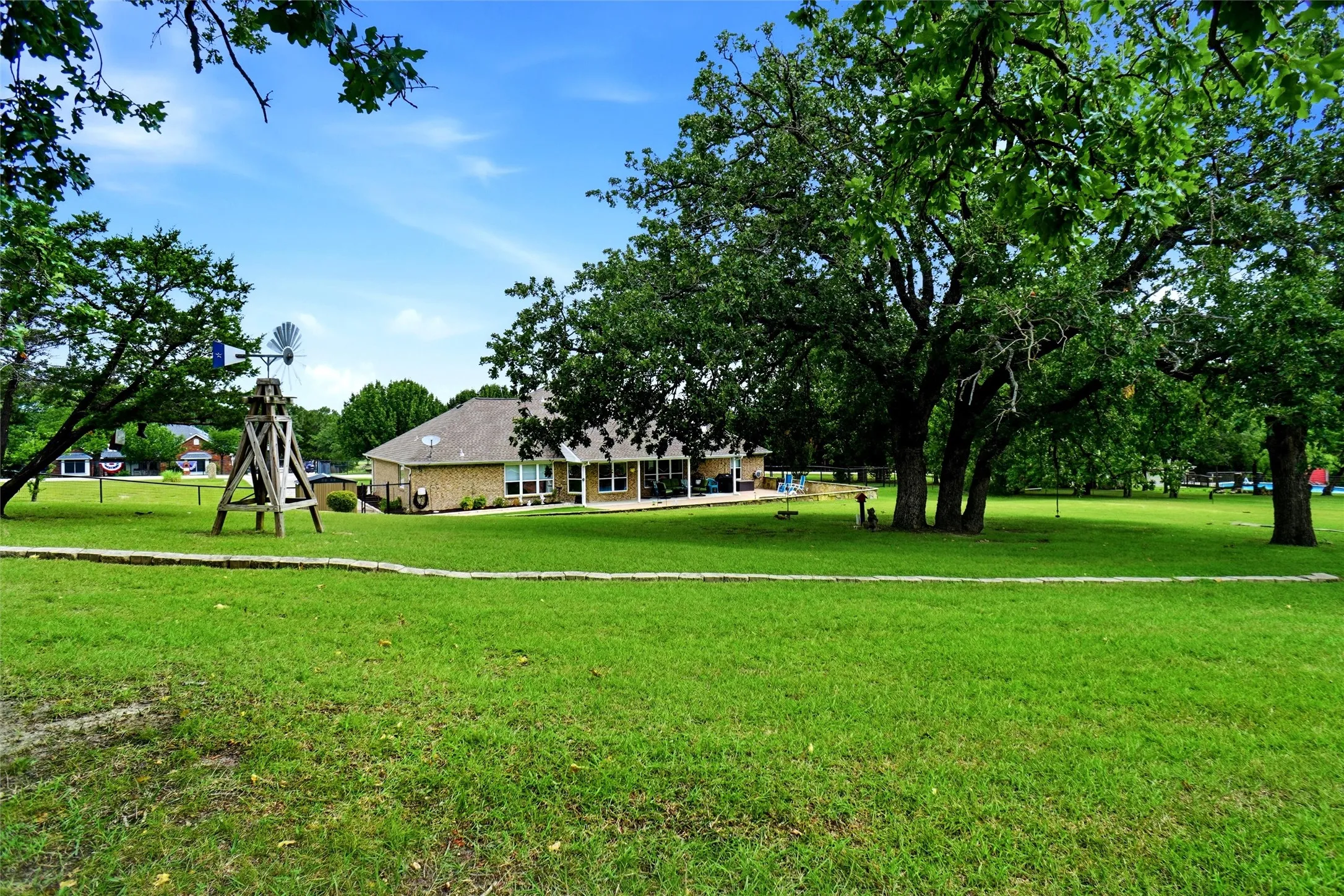 Single Family Residence For Sale in Parker County , 114 Bolivar Drive, Weatherford, Texas 76085, 3 Bedroom, 3 Bathroom, 2 Garage spaces, 2,178 Sqft, built in 2005, mls#21335247, Real Estate Agent in Weatherford, Homes For Sale in Parker county, Homes For Sale in Weatherford, Realtor in Weatherford Texas, Real Estate Brokerage Independent Realty Texas, Luminita Cordes Realtor