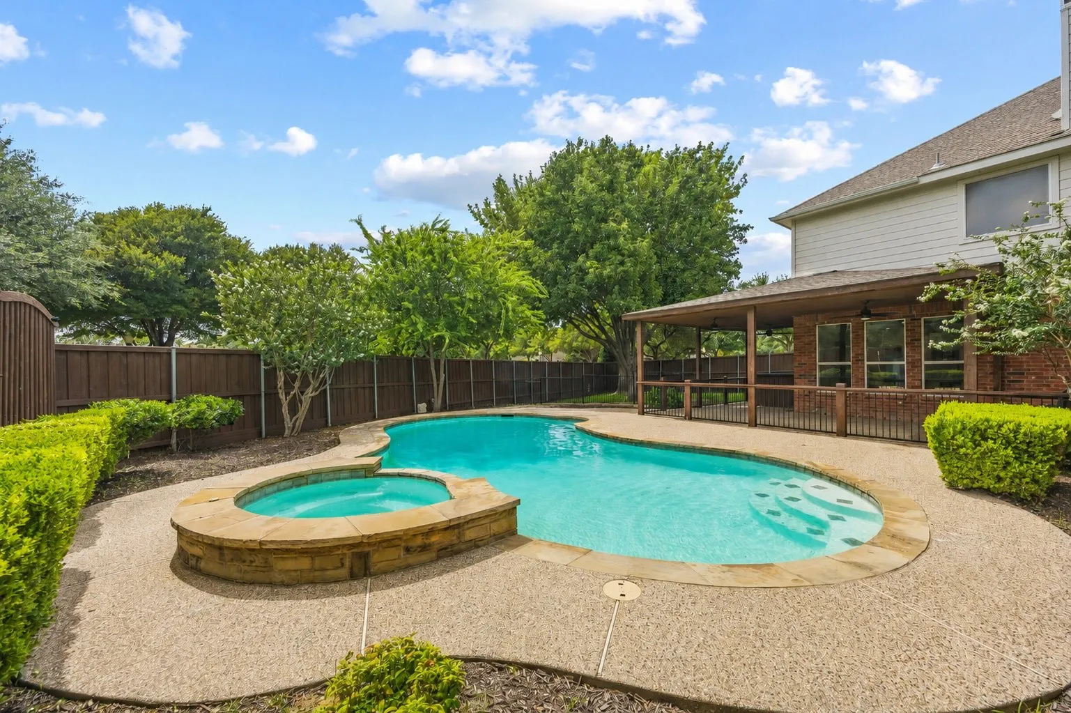 Single Family Residence For Sale in Collin County , 9503 Saddle Drive, Frisco, Texas 75035, 4 Bedroom, 3 Bathroom, 2 Garage spaces, 2,626 Sqft, built in 1999, mls#21320516, Real Estate Agent in Frisco, Homes For Sale in Collin county, Homes For Sale in Frisco, Realtor in Frisco Texas, Real Estate Brokerage Independent Realty Texas, Luminita Cordes Realtor