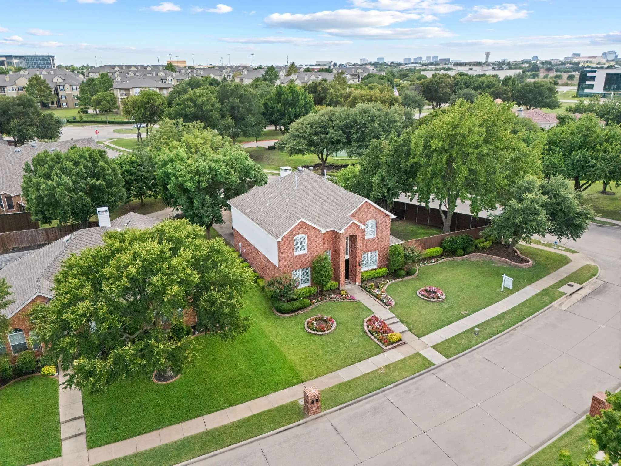 Single Family Residence For Sale in Collin County , 9503 Saddle Drive, Frisco, Texas 75035, 4 Bedroom, 3 Bathroom, 2 Garage spaces, 2,626 Sqft, built in 1999, mls#21320516, Real Estate Agent in Frisco, Homes For Sale in Collin county, Homes For Sale in Frisco, Realtor in Frisco Texas, Real Estate Brokerage Independent Realty Texas, Luminita Cordes Realtor