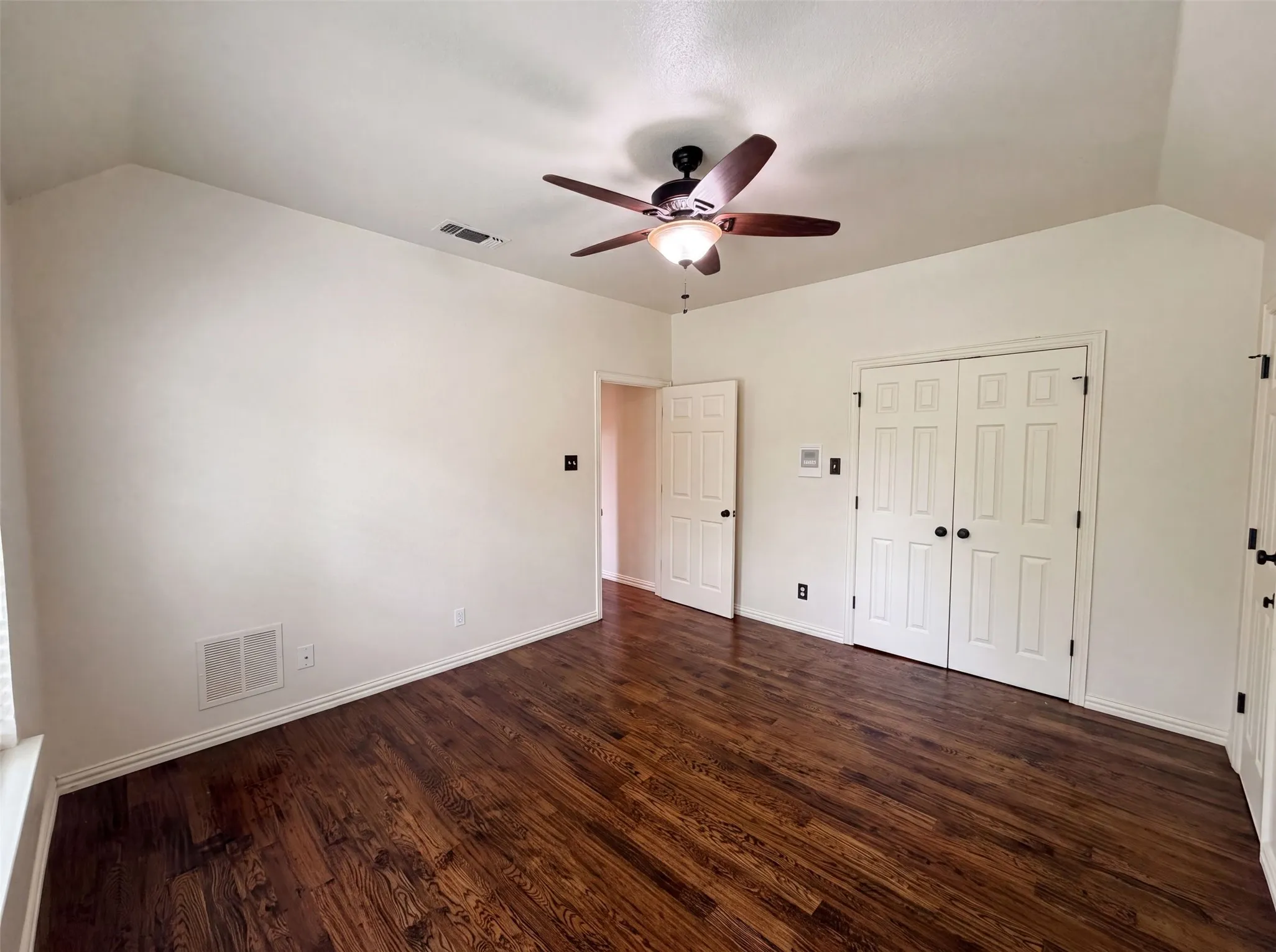 Single Family Residence For Sale in Tarrant County , 4606 Mill Wood Drive, Colleyville, Texas 76034, 4 Bedroom, 4 Bathroom, 3 Garage spaces, 3,251 Sqft, built in 1993, mls#21335408, Real Estate Agent in Colleyville, Homes For Sale in Tarrant county, Homes For Sale in Colleyville, Realtor in Colleyville Texas, Real Estate Brokerage Independent Realty Texas, Luminita Cordes Realtor