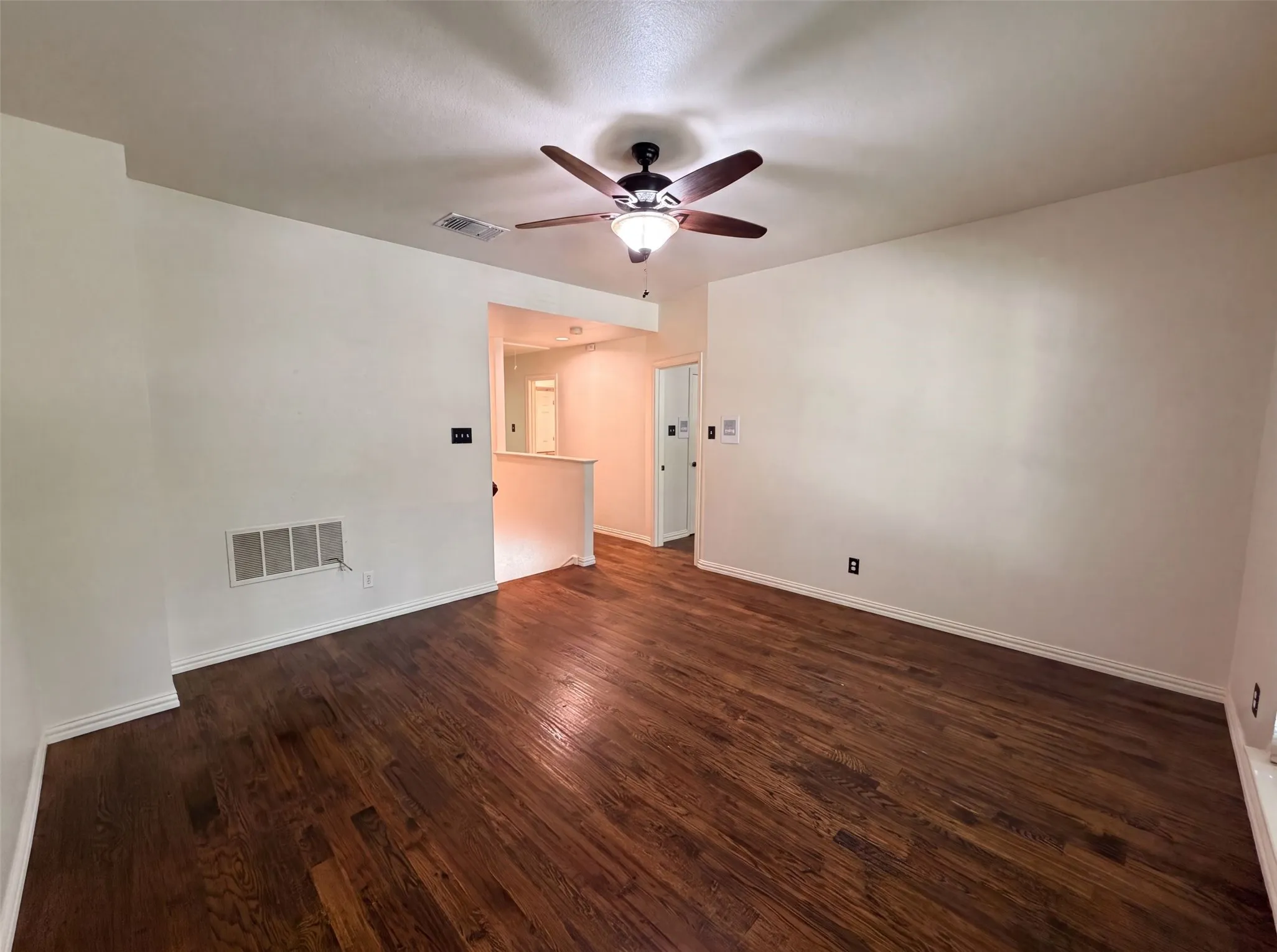 Single Family Residence For Sale in Tarrant County , 4606 Mill Wood Drive, Colleyville, Texas 76034, 4 Bedroom, 4 Bathroom, 3 Garage spaces, 3,251 Sqft, built in 1993, mls#21335408, Real Estate Agent in Colleyville, Homes For Sale in Tarrant county, Homes For Sale in Colleyville, Realtor in Colleyville Texas, Real Estate Brokerage Independent Realty Texas, Luminita Cordes Realtor