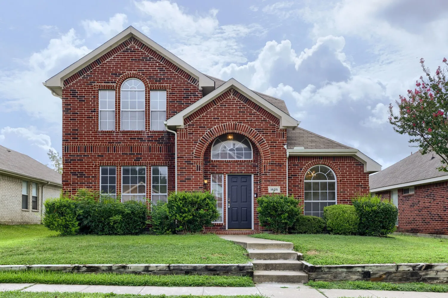 Single Family Residence For Sale in Dallas County , 1626 Arbor Creek Drive, Garland, Texas 75040, 4 Bedroom, 3 Bathroom, 2 Garage spaces, 2,201 Sqft, built in 1999, mls#21333866, Real Estate Agent in Garland, Homes For Sale in Dallas county, Homes For Sale in Garland, Realtor in Garland Texas, Real Estate Brokerage Independent Realty Texas, Luminita Cordes Realtor