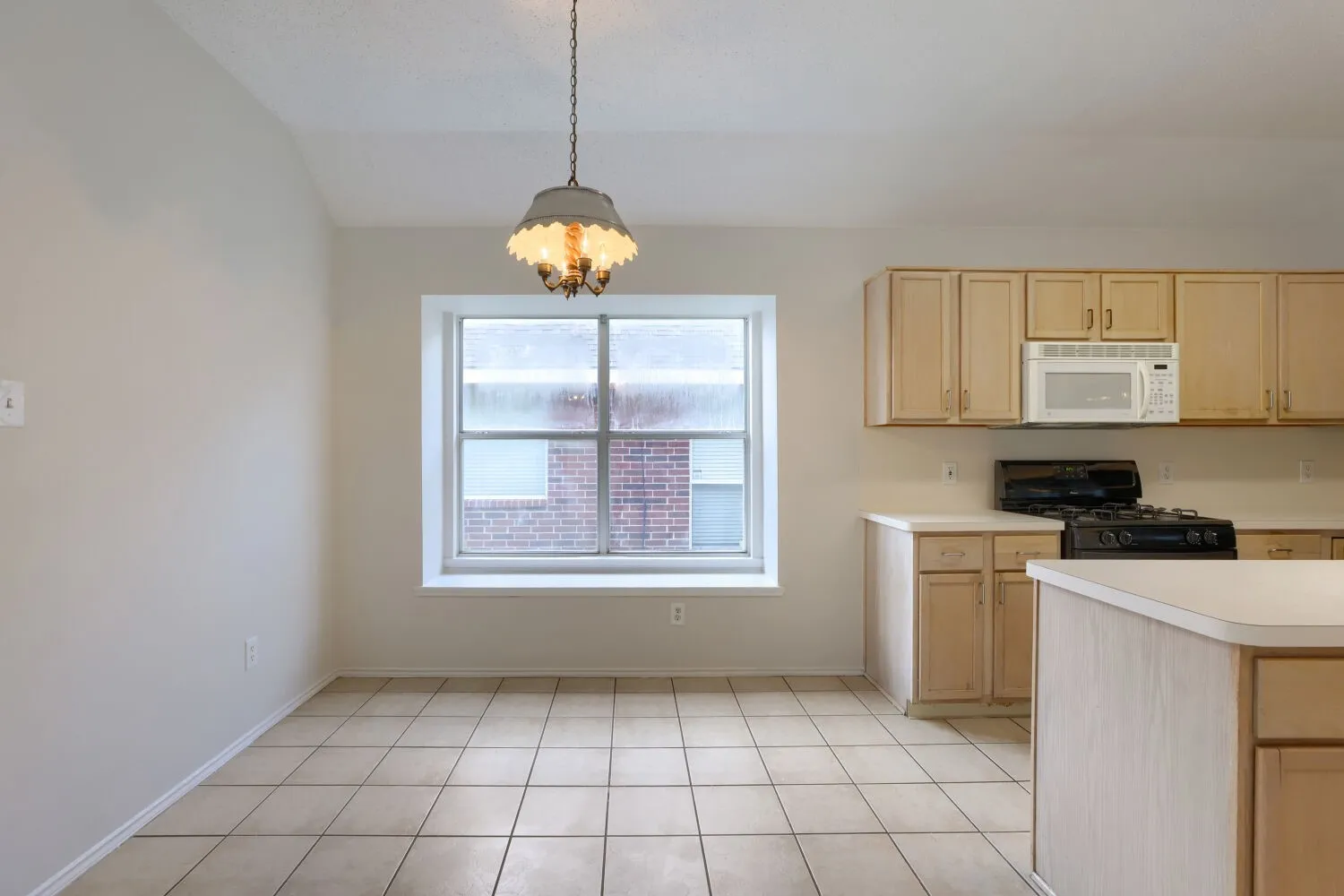 Single Family Residence For Sale in Dallas County , 1626 Arbor Creek Drive, Garland, Texas 75040, 4 Bedroom, 3 Bathroom, 2 Garage spaces, 2,201 Sqft, built in 1999, mls#21333866, Real Estate Agent in Garland, Homes For Sale in Dallas county, Homes For Sale in Garland, Realtor in Garland Texas, Real Estate Brokerage Independent Realty Texas, Luminita Cordes Realtor