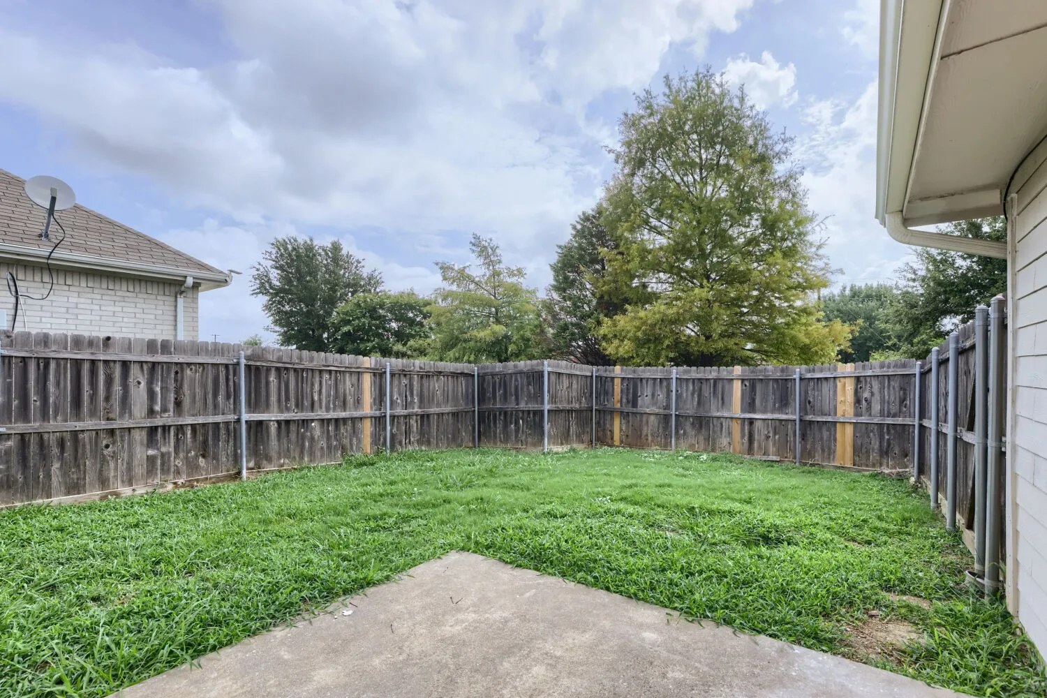 Single Family Residence For Sale in Dallas County , 1626 Arbor Creek Drive, Garland, Texas 75040, 4 Bedroom, 3 Bathroom, 2 Garage spaces, 2,201 Sqft, built in 1999, mls#21333866, Real Estate Agent in Garland, Homes For Sale in Dallas county, Homes For Sale in Garland, Realtor in Garland Texas, Real Estate Brokerage Independent Realty Texas, Luminita Cordes Realtor
