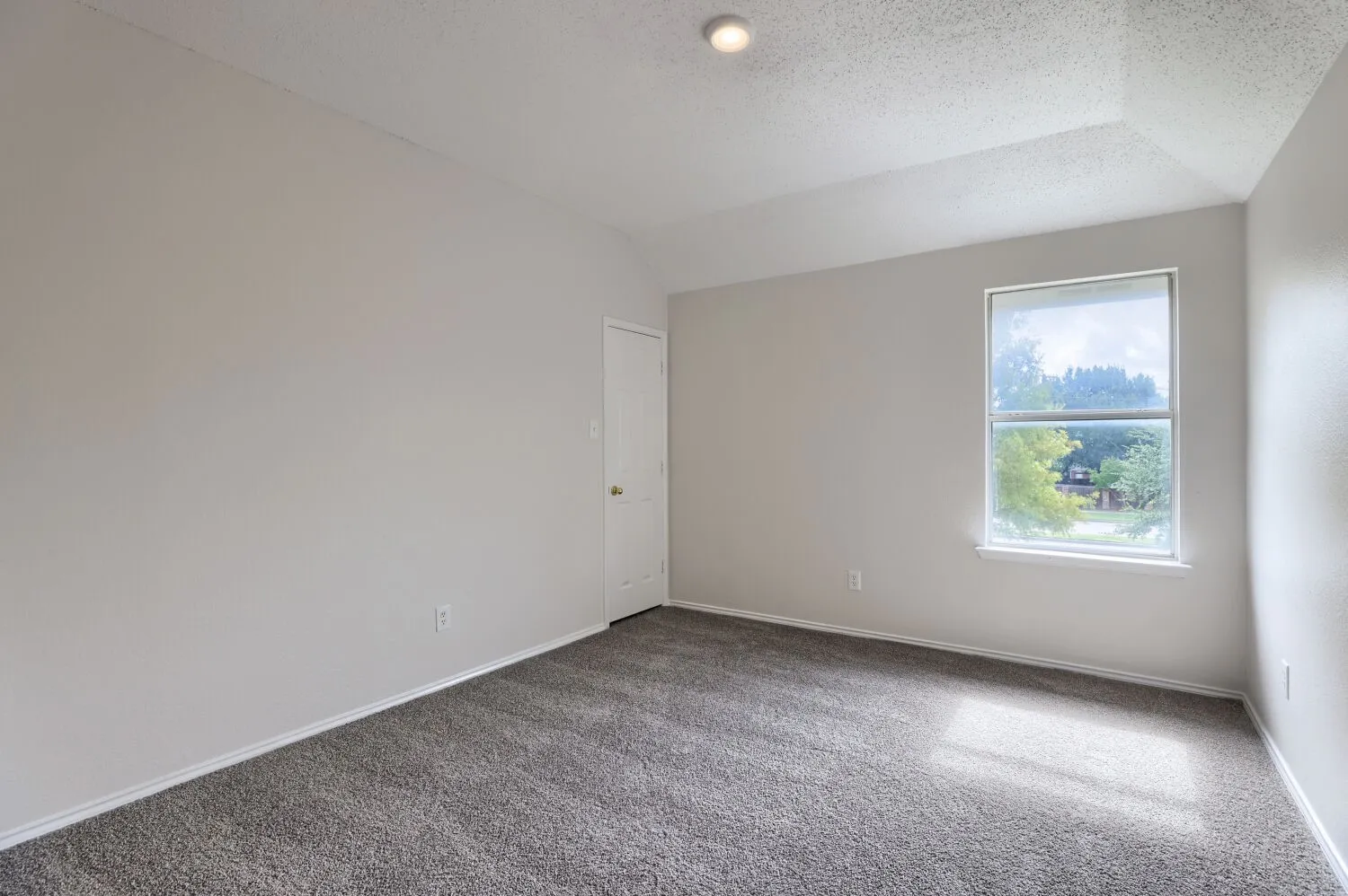 Single Family Residence For Sale in Dallas County , 1626 Arbor Creek Drive, Garland, Texas 75040, 4 Bedroom, 3 Bathroom, 2 Garage spaces, 2,201 Sqft, built in 1999, mls#21333866, Real Estate Agent in Garland, Homes For Sale in Dallas county, Homes For Sale in Garland, Realtor in Garland Texas, Real Estate Brokerage Independent Realty Texas, Luminita Cordes Realtor