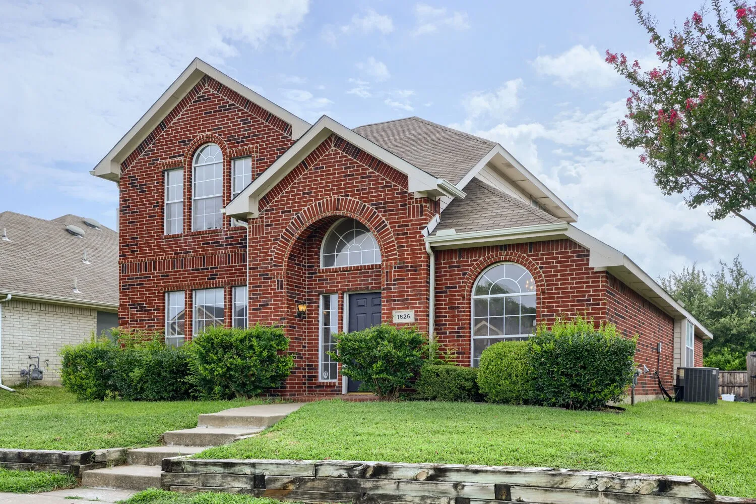 Single Family Residence For Sale in Dallas County , 1626 Arbor Creek Drive, Garland, Texas 75040, 4 Bedroom, 3 Bathroom, 2 Garage spaces, 2,201 Sqft, built in 1999, mls#21333866, Real Estate Agent in Garland, Homes For Sale in Dallas county, Homes For Sale in Garland, Realtor in Garland Texas, Real Estate Brokerage Independent Realty Texas, Luminita Cordes Realtor