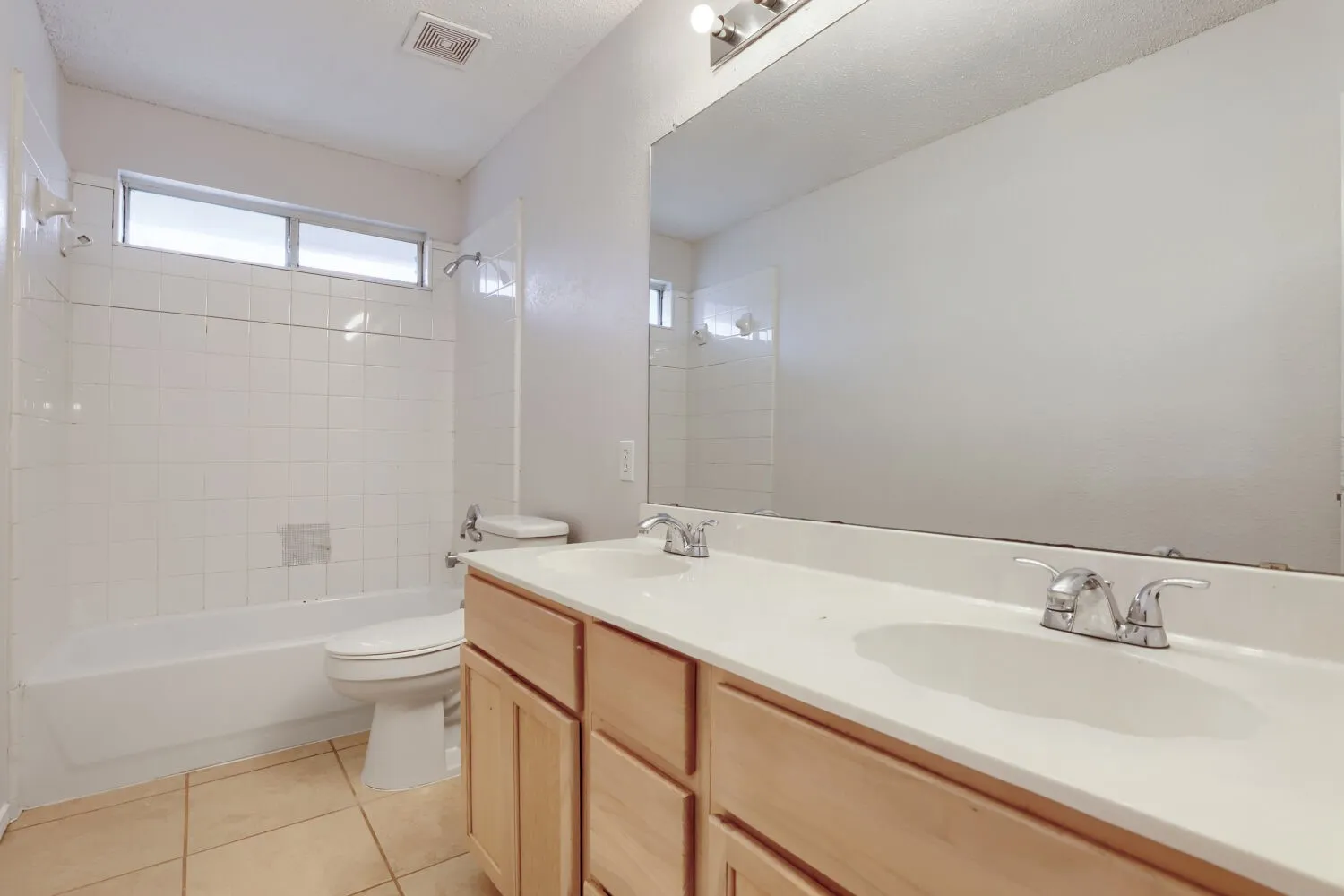 Single Family Residence For Sale in Dallas County , 1626 Arbor Creek Drive, Garland, Texas 75040, 4 Bedroom, 3 Bathroom, 2 Garage spaces, 2,201 Sqft, built in 1999, mls#21333866, Real Estate Agent in Garland, Homes For Sale in Dallas county, Homes For Sale in Garland, Realtor in Garland Texas, Real Estate Brokerage Independent Realty Texas, Luminita Cordes Realtor