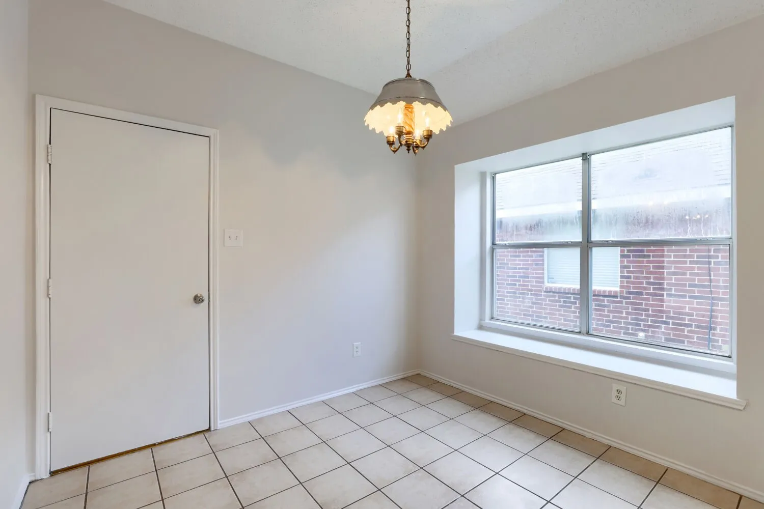 Single Family Residence For Sale in Dallas County , 1626 Arbor Creek Drive, Garland, Texas 75040, 4 Bedroom, 3 Bathroom, 2 Garage spaces, 2,201 Sqft, built in 1999, mls#21333866, Real Estate Agent in Garland, Homes For Sale in Dallas county, Homes For Sale in Garland, Realtor in Garland Texas, Real Estate Brokerage Independent Realty Texas, Luminita Cordes Realtor