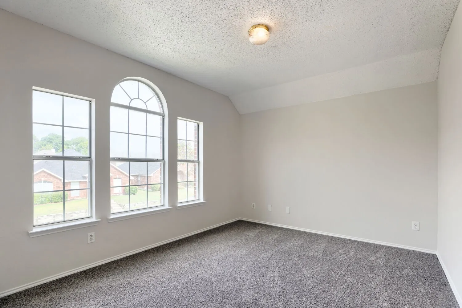 Single Family Residence For Sale in Dallas County , 1626 Arbor Creek Drive, Garland, Texas 75040, 4 Bedroom, 3 Bathroom, 2 Garage spaces, 2,201 Sqft, built in 1999, mls#21333866, Real Estate Agent in Garland, Homes For Sale in Dallas county, Homes For Sale in Garland, Realtor in Garland Texas, Real Estate Brokerage Independent Realty Texas, Luminita Cordes Realtor