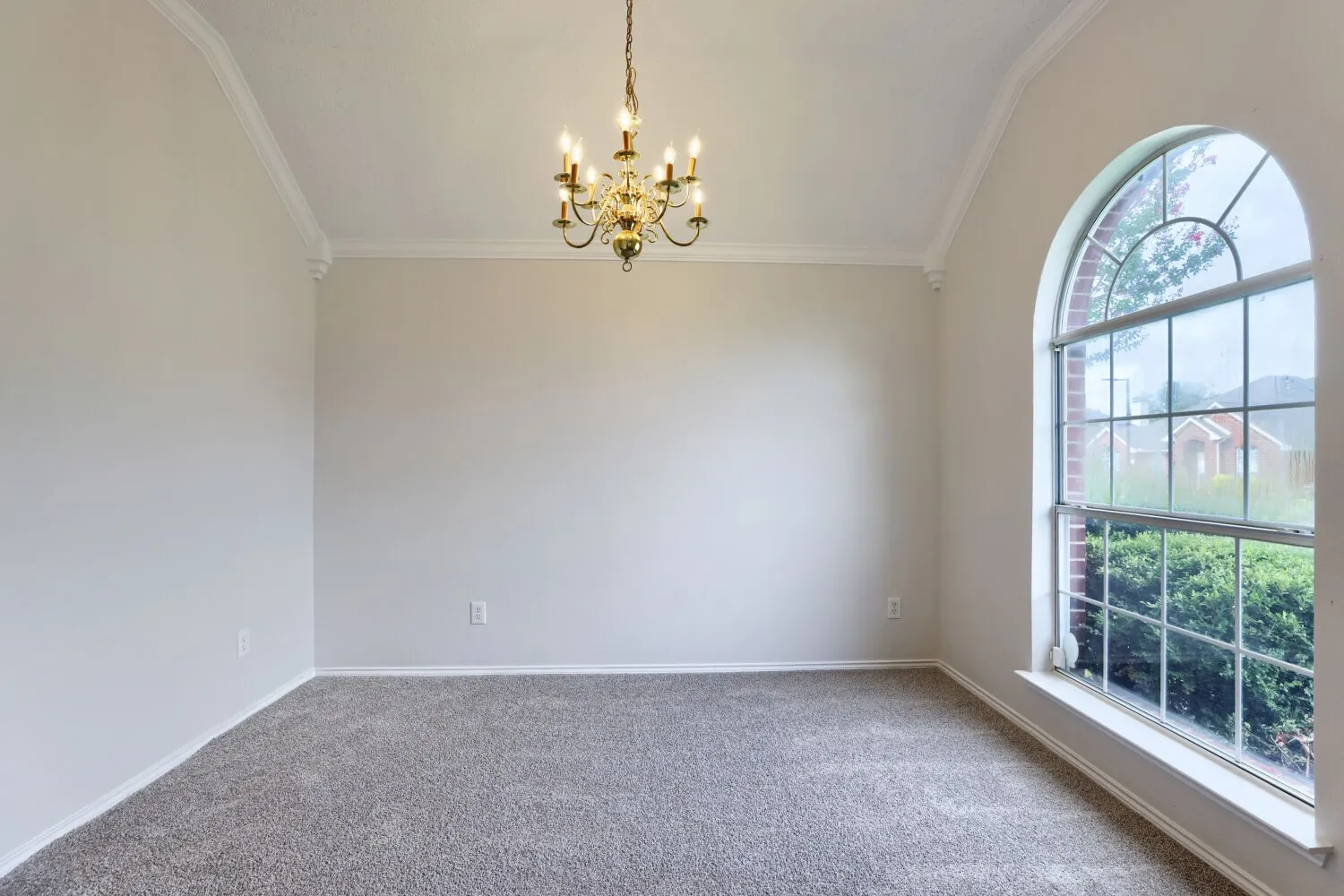 Single Family Residence For Sale in Dallas County , 1626 Arbor Creek Drive, Garland, Texas 75040, 4 Bedroom, 3 Bathroom, 2 Garage spaces, 2,201 Sqft, built in 1999, mls#21333866, Real Estate Agent in Garland, Homes For Sale in Dallas county, Homes For Sale in Garland, Realtor in Garland Texas, Real Estate Brokerage Independent Realty Texas, Luminita Cordes Realtor