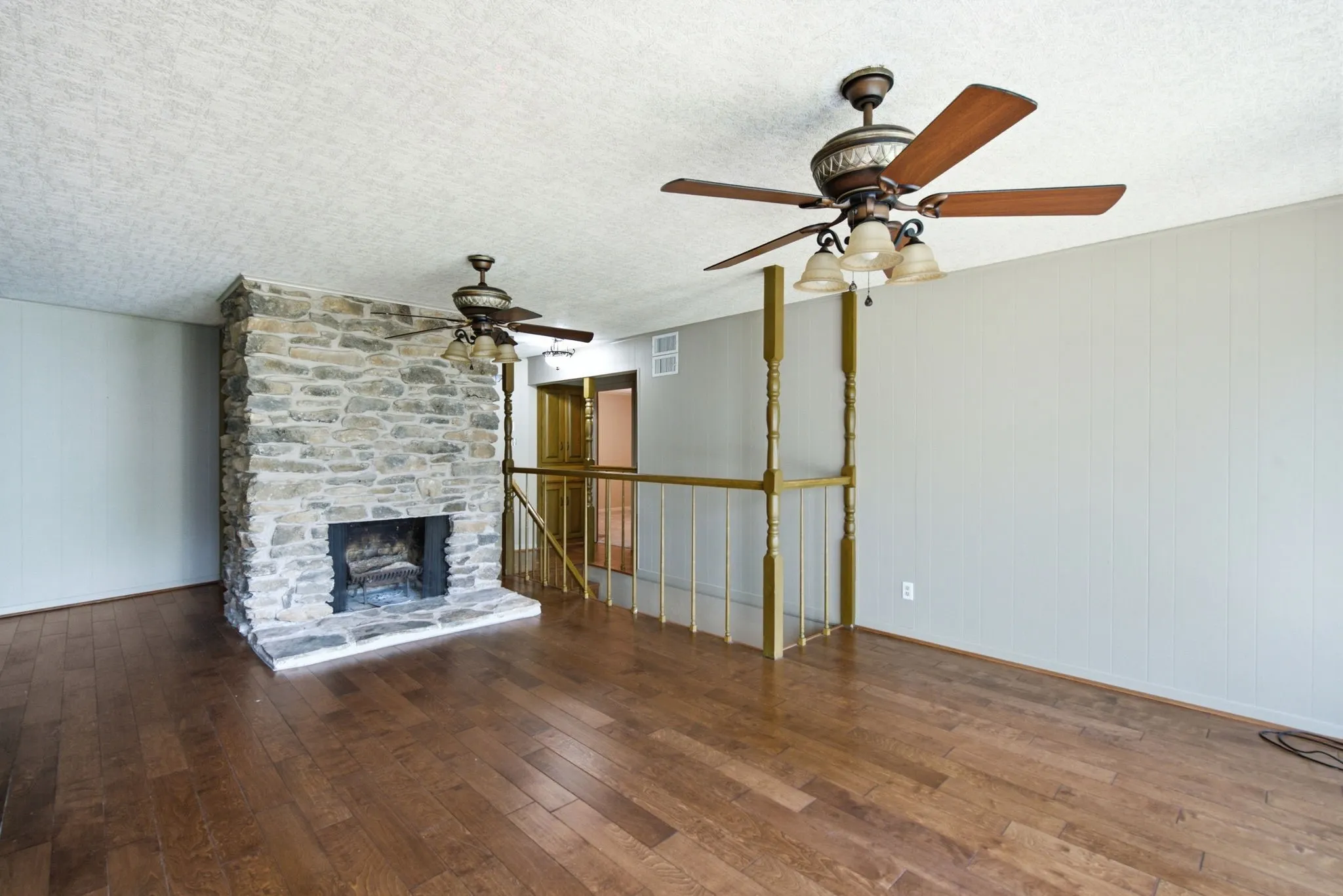 Farm For Sale in Erath County , 815 FM 913, Stephenville, Texas 76401, 3 Bedrooms, 2 Bathrooms, 3 Garage spaces, 2,859 Sqft, built in 1973, Price $1,100,000, mls#21335187, Real Estate Agent in Stephenville, Homes For Sale in Erath county, Homes For Sale in Stephenville, Realtor in Stephenville Texas, Real Estate Brokerage Independent Realty Texas, Luminita Cordes Realtor