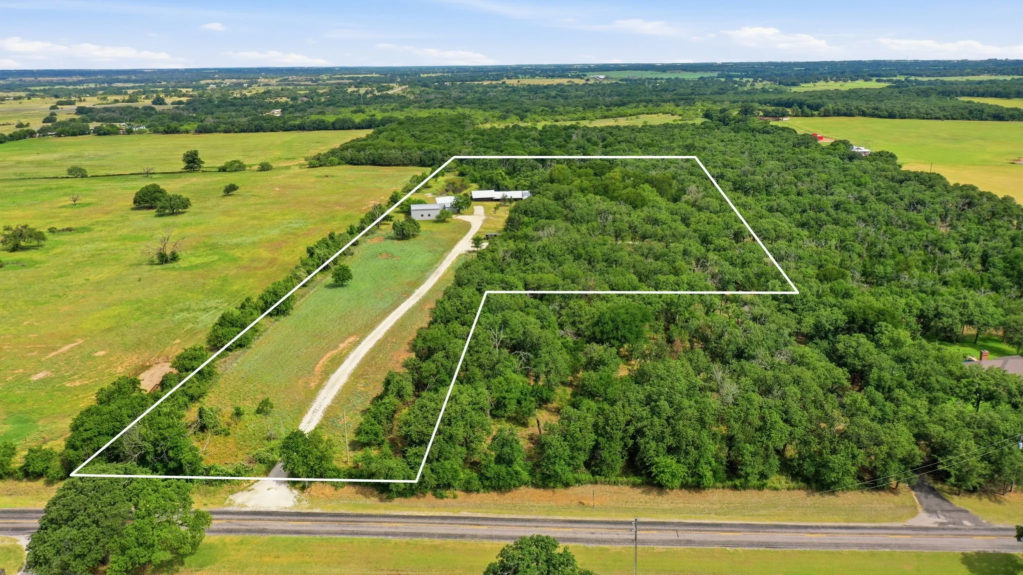 Farm For Sale in Erath County , 815 FM 913, Stephenville, Texas 76401, 3 Bedrooms, 2 Bathrooms, 3 Garage spaces, 2,859 Sqft, built in 1973, Price $1,100,000, mls#21335187, Real Estate Agent in Stephenville, Homes For Sale in Erath county, Homes For Sale in Stephenville, Realtor in Stephenville Texas, Real Estate Brokerage Independent Realty Texas, Luminita Cordes Realtor