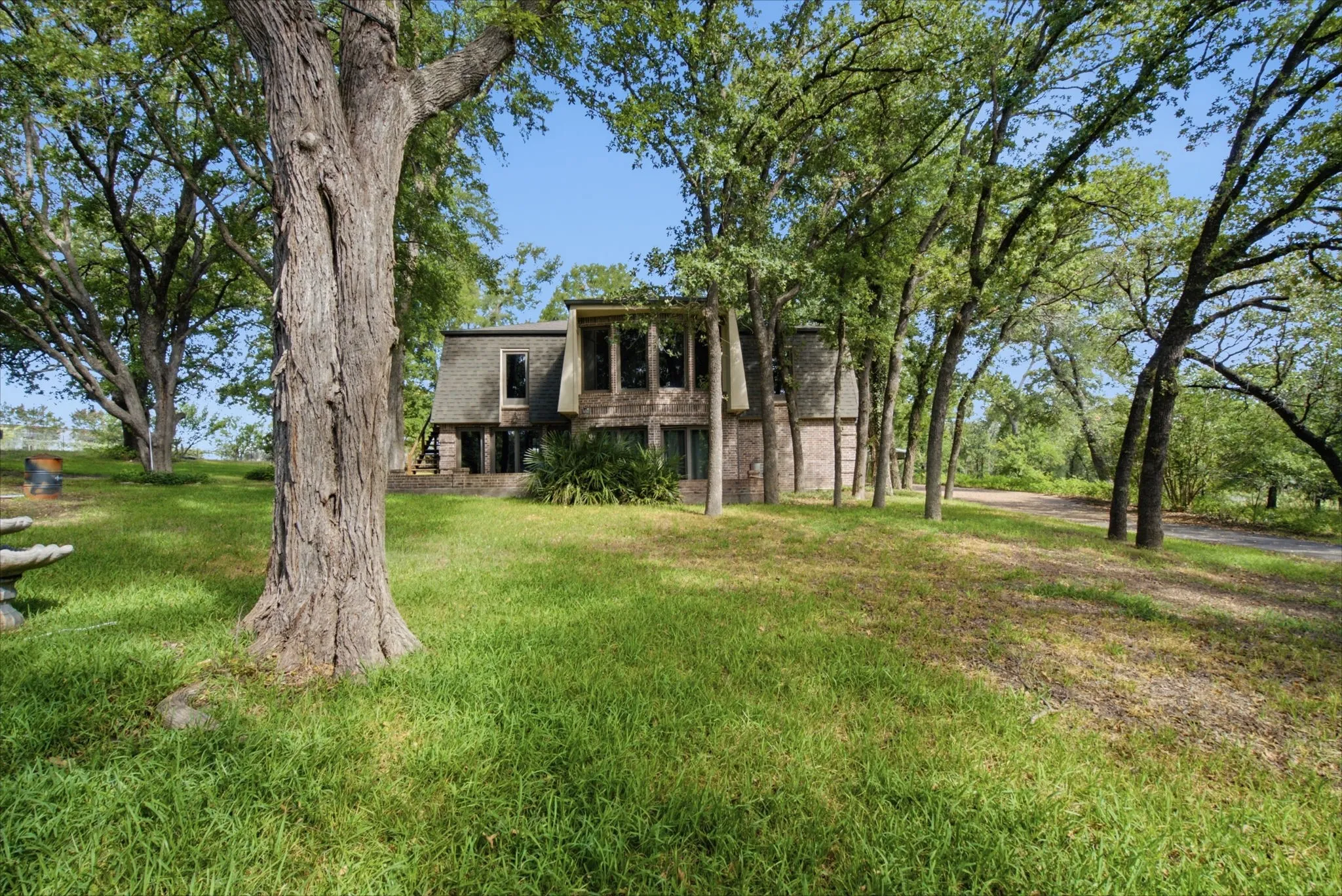 Farm For Sale in Erath County , 815 FM 913, Stephenville, Texas 76401, 3 Bedrooms, 2 Bathrooms, 3 Garage spaces, 2,859 Sqft, built in 1973, Price $1,100,000, mls#21335187, Real Estate Agent in Stephenville, Homes For Sale in Erath county, Homes For Sale in Stephenville, Realtor in Stephenville Texas, Real Estate Brokerage Independent Realty Texas, Luminita Cordes Realtor