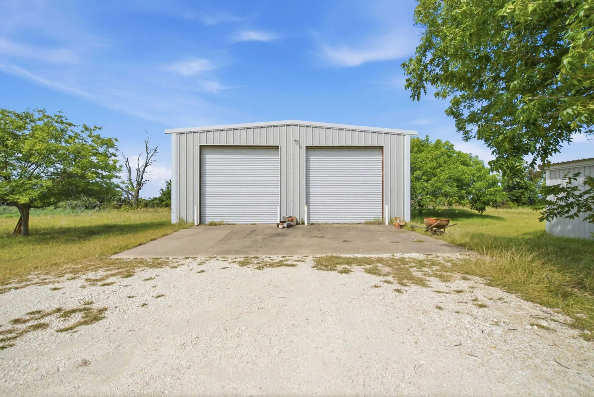 Farm For Sale in Erath County , 815 FM 913, Stephenville, Texas 76401, 3 Bedrooms, 2 Bathrooms, 3 Garage spaces, 2,859 Sqft, built in 1973, Price $1,100,000, mls#21335187, Real Estate Agent in Stephenville, Homes For Sale in Erath county, Homes For Sale in Stephenville, Realtor in Stephenville Texas, Real Estate Brokerage Independent Realty Texas, Luminita Cordes Realtor