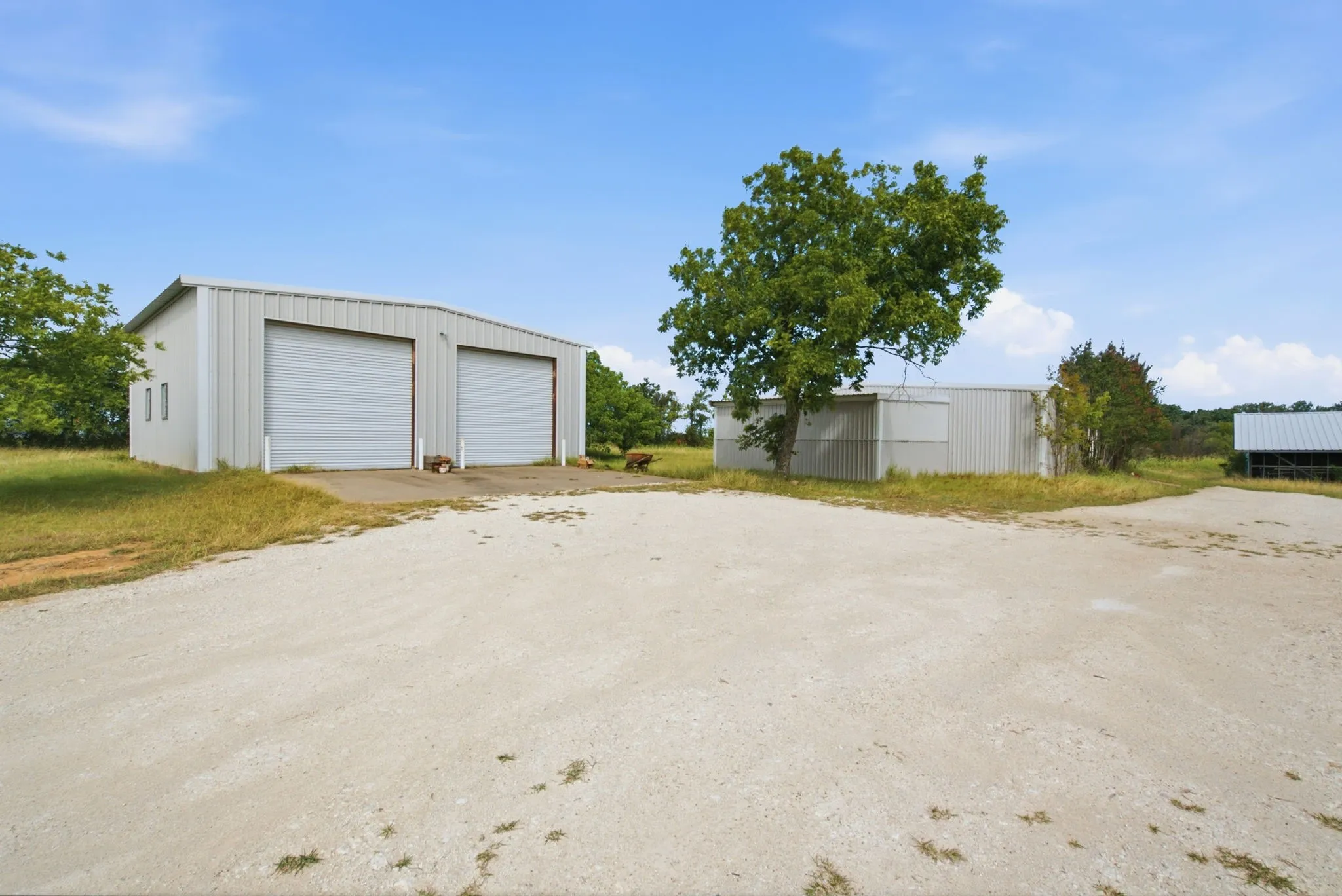 Farm For Sale in Erath County , 815 FM 913, Stephenville, Texas 76401, 3 Bedrooms, 2 Bathrooms, 3 Garage spaces, 2,859 Sqft, built in 1973, Price $1,100,000, mls#21335187, Real Estate Agent in Stephenville, Homes For Sale in Erath county, Homes For Sale in Stephenville, Realtor in Stephenville Texas, Real Estate Brokerage Independent Realty Texas, Luminita Cordes Realtor