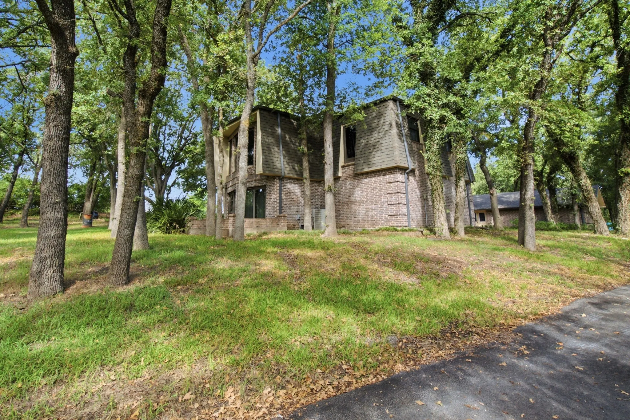 Farm For Sale in Erath County , 815 FM 913, Stephenville, Texas 76401, 3 Bedrooms, 2 Bathrooms, 3 Garage spaces, 2,859 Sqft, built in 1973, Price $1,100,000, mls#21335187, Real Estate Agent in Stephenville, Homes For Sale in Erath county, Homes For Sale in Stephenville, Realtor in Stephenville Texas, Real Estate Brokerage Independent Realty Texas, Luminita Cordes Realtor