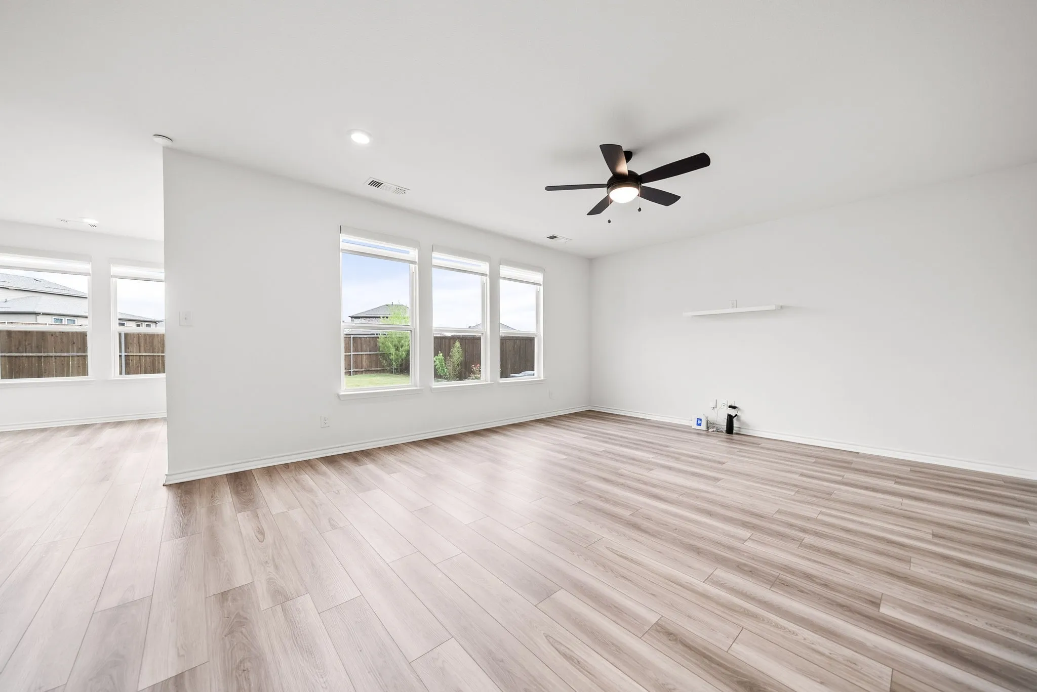 Single Family Residence For Sale in Collin County , 424 Princewood Drive, Princeton, Texas 75407, 3 Bedroom, 3 Bathroom, 2 Garage spaces, 2,862 Sqft, built in 2024, mls#21324225, Real Estate Agent in Princeton, Homes For Sale in Collin county, Homes For Sale in Princeton, Realtor in Princeton Texas, Real Estate Brokerage Independent Realty Texas, Luminita Cordes Realtor