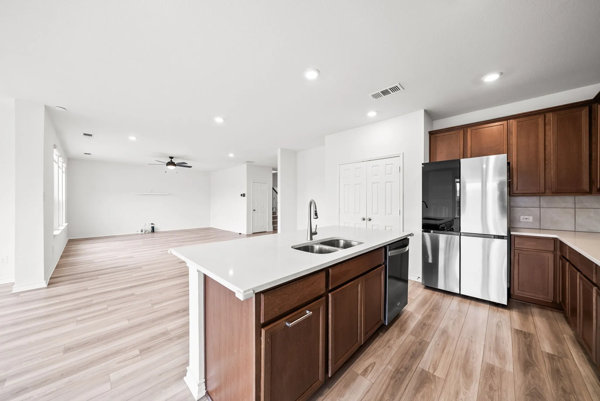 Single Family Residence For Sale in Collin County , 424 Princewood Drive, Princeton, Texas 75407, 3 Bedroom, 3 Bathroom, 2 Garage spaces, 2,862 Sqft, built in 2024, mls#21324225, Real Estate Agent in Princeton, Homes For Sale in Collin county, Homes For Sale in Princeton, Realtor in Princeton Texas, Real Estate Brokerage Independent Realty Texas, Luminita Cordes Realtor