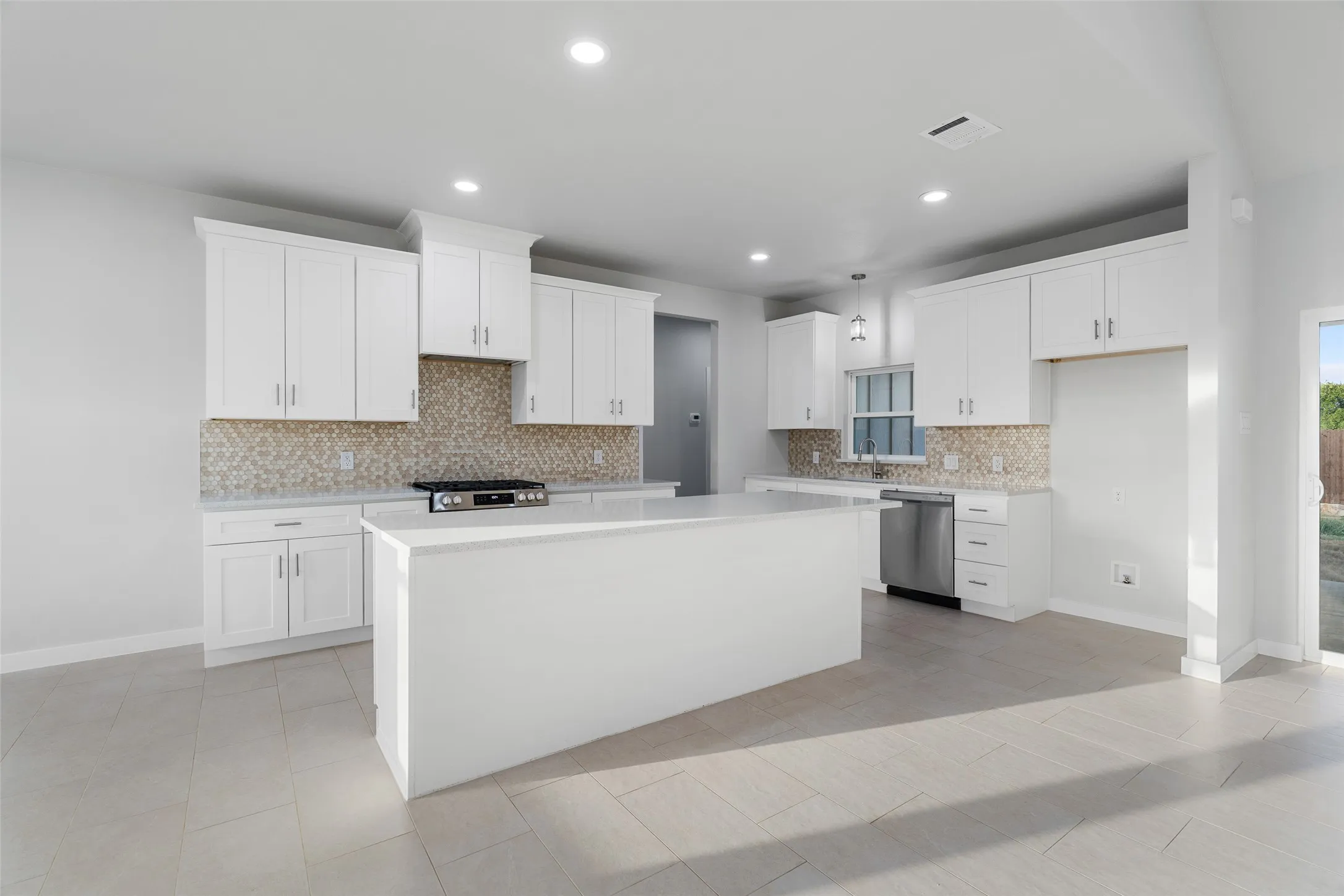 Single Family Residence For Sale in Johnson County , 548 Highview Court, Godley, Texas 76044, 3 Bedroom, 2 Bathroom, 2 Garage spaces, 1,852 Sqft, built in 2025, mls#21335144, Real Estate Agent in Godley, Homes For Sale in Johnson county, Homes For Sale in Godley, Realtor in Godley Texas, Real Estate Brokerage Independent Realty Texas, Luminita Cordes Realtor