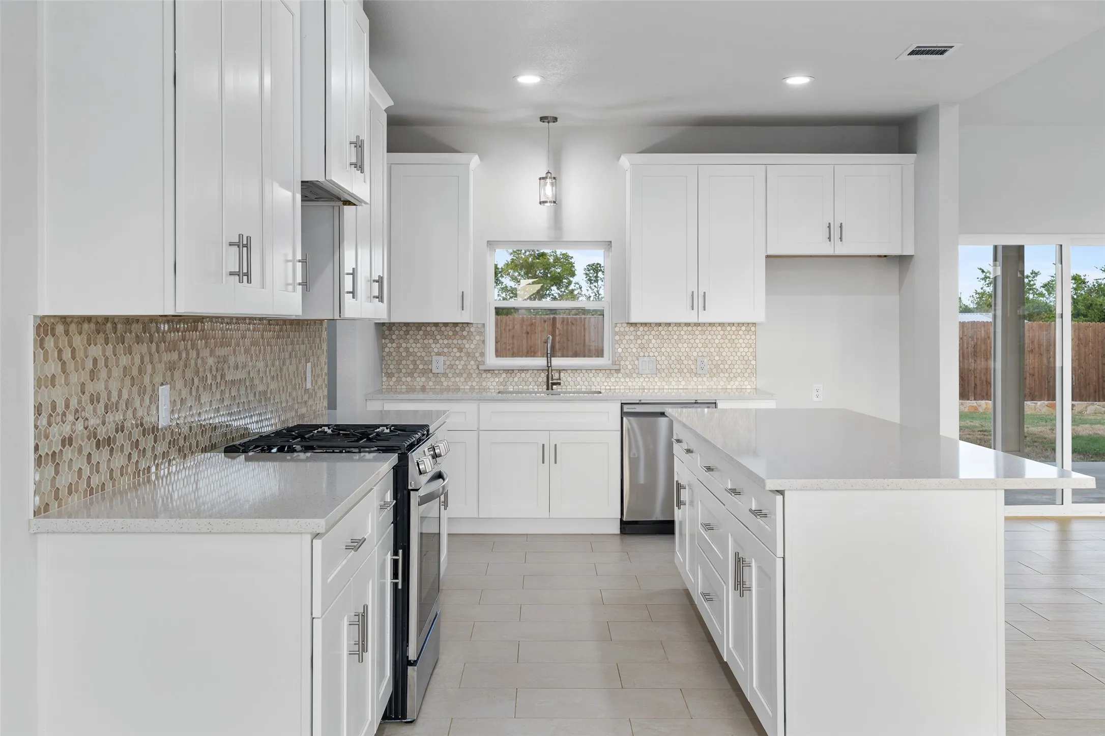 Single Family Residence For Sale in Johnson County , 548 Highview Court, Godley, Texas 76044, 3 Bedroom, 2 Bathroom, 2 Garage spaces, 1,852 Sqft, built in 2025, mls#21335144, Real Estate Agent in Godley, Homes For Sale in Johnson county, Homes For Sale in Godley, Realtor in Godley Texas, Real Estate Brokerage Independent Realty Texas, Luminita Cordes Realtor