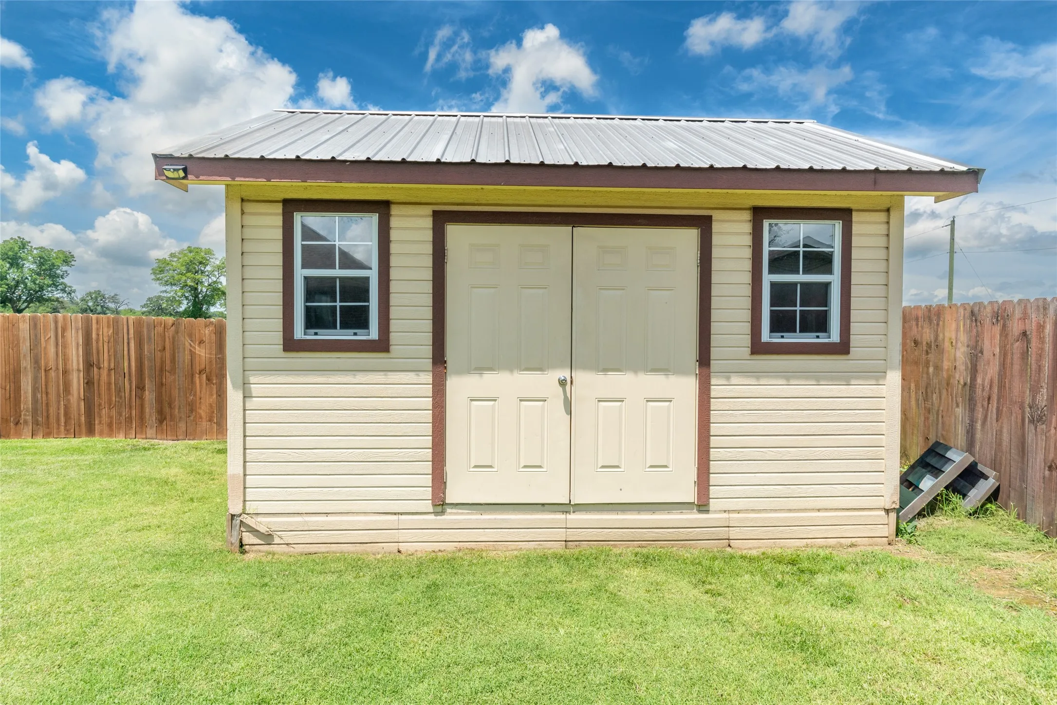 Single Family Residence For Sale in Hopkins County , 2039 Park Springs Road, Sulphur Springs, Texas 75482, 3 Bedroom, 2 Bathroom, 2 Garage spaces, 1,687 Sqft, built in 2007, mls#21335394, Real Estate Agent in Sulphur Springs, Homes For Sale in Hopkins county, Homes For Sale in Sulphur Springs, Realtor in Sulphur Springs Texas, Real Estate Brokerage Independent Realty Texas, Luminita Cordes Realtor