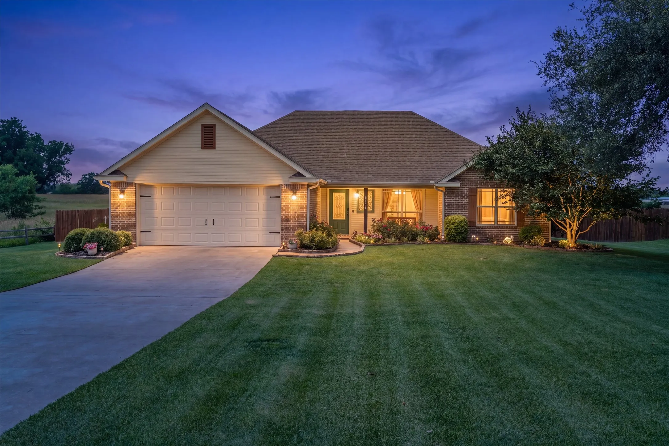 Single Family Residence For Sale in Hopkins County , 2039 Park Springs Road, Sulphur Springs, Texas 75482, 3 Bedroom, 2 Bathroom, 2 Garage spaces, 1,687 Sqft, built in 2007, mls#21335394, Real Estate Agent in Sulphur Springs, Homes For Sale in Hopkins county, Homes For Sale in Sulphur Springs, Realtor in Sulphur Springs Texas, Real Estate Brokerage Independent Realty Texas, Luminita Cordes Realtor