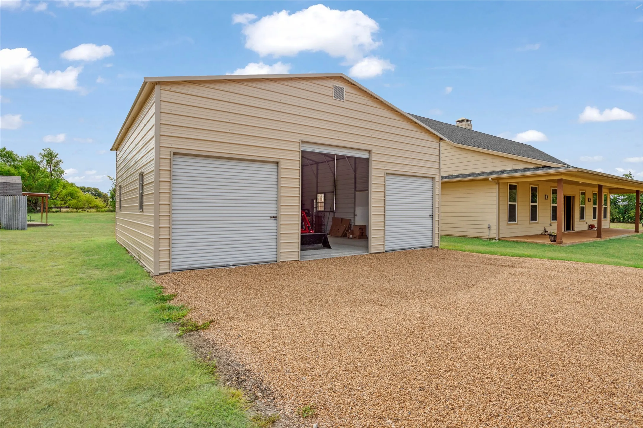 Single Family Residence For Sale in Collin County , 7944 CR 669, Blue Ridge, Texas 75424, 3 Bedroom, 2 Bathroom, 2 Garage spaces, 2,191 Sqft, built in 2016, mls#21335440, Real Estate Agent in Blue Ridge, Homes For Sale in Collin county, Homes For Sale in Blue Ridge, Realtor in Blue Ridge Texas, Real Estate Brokerage Independent Realty Texas, Luminita Cordes Realtor