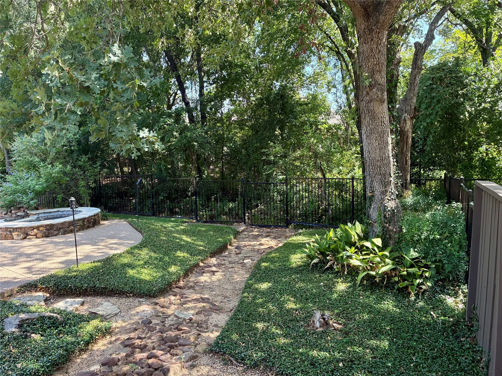 Single Family Residence For Sale in Tarrant County , 718 Ashleigh Lane, Southlake, Texas 76092, 4 Bedroom, 3 Bathroom, 2 Garage spaces, 2,732 Sqft, built in 1996, mls#21334667, Real Estate Agent in Southlake, Homes For Sale in Tarrant county, Homes For Sale in Southlake, Realtor in Southlake Texas, Real Estate Brokerage Independent Realty Texas, Luminita Cordes Realtor