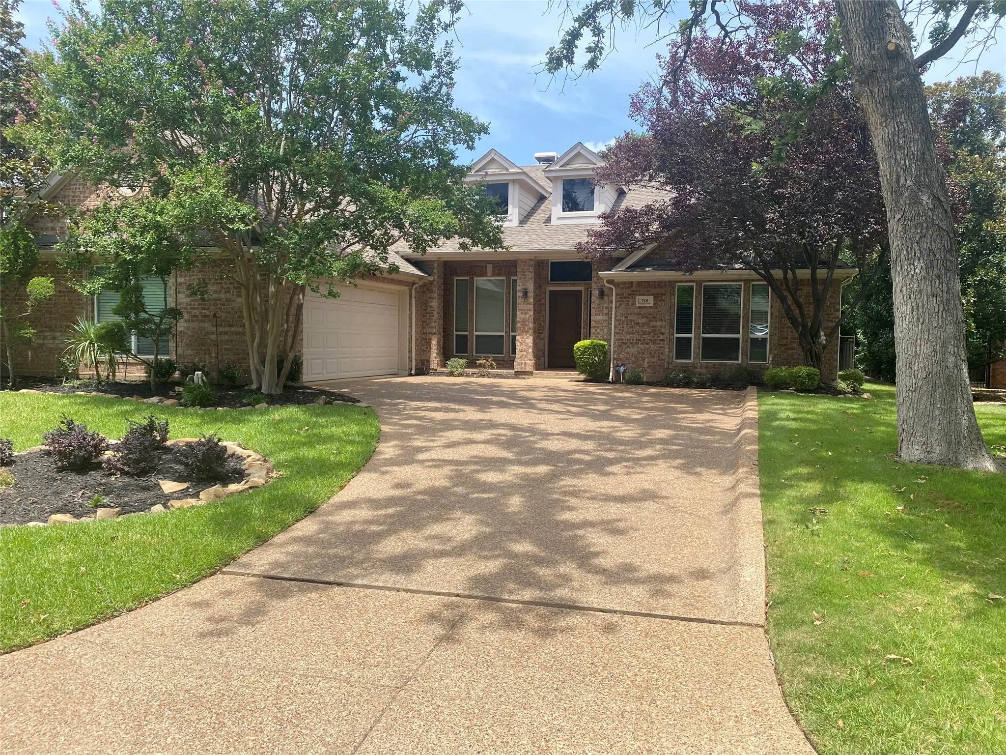 Single Family Residence For Sale in Tarrant County , 718 Ashleigh Lane, Southlake, Texas 76092, 4 Bedroom, 3 Bathroom, 2 Garage spaces, 2,732 Sqft, built in 1996, mls#21334667, Real Estate Agent in Southlake, Homes For Sale in Tarrant county, Homes For Sale in Southlake, Realtor in Southlake Texas, Real Estate Brokerage Independent Realty Texas, Luminita Cordes Realtor