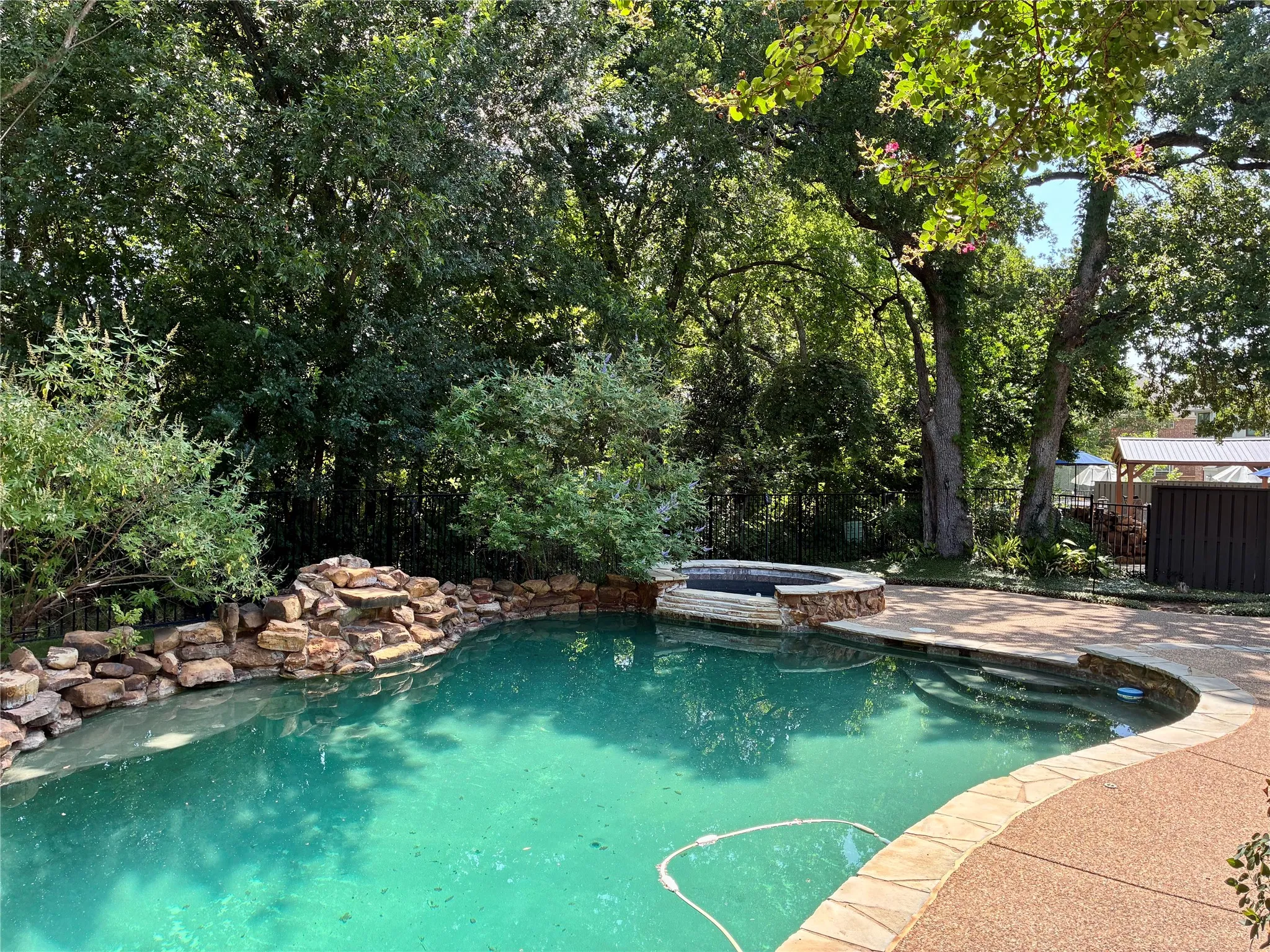 Single Family Residence For Sale in Tarrant County , 718 Ashleigh Lane, Southlake, Texas 76092, 4 Bedroom, 3 Bathroom, 2 Garage spaces, 2,732 Sqft, built in 1996, mls#21334667, Real Estate Agent in Southlake, Homes For Sale in Tarrant county, Homes For Sale in Southlake, Realtor in Southlake Texas, Real Estate Brokerage Independent Realty Texas, Luminita Cordes Realtor