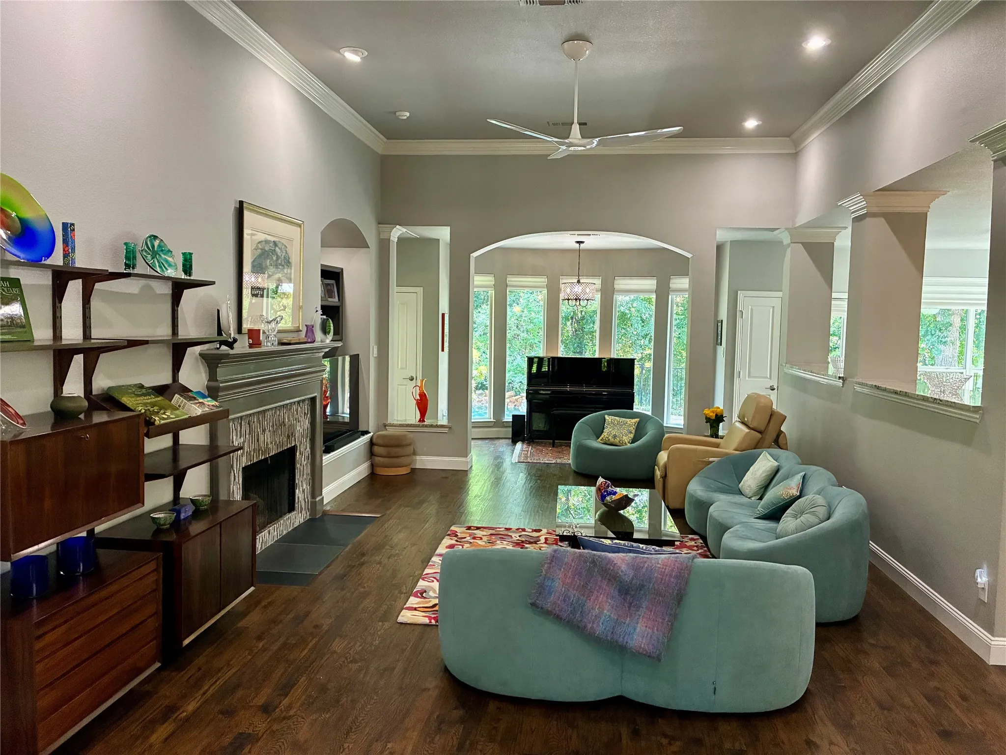 Spacious living area featuring high vaulted ceilings, crown molding, and recessed lighting