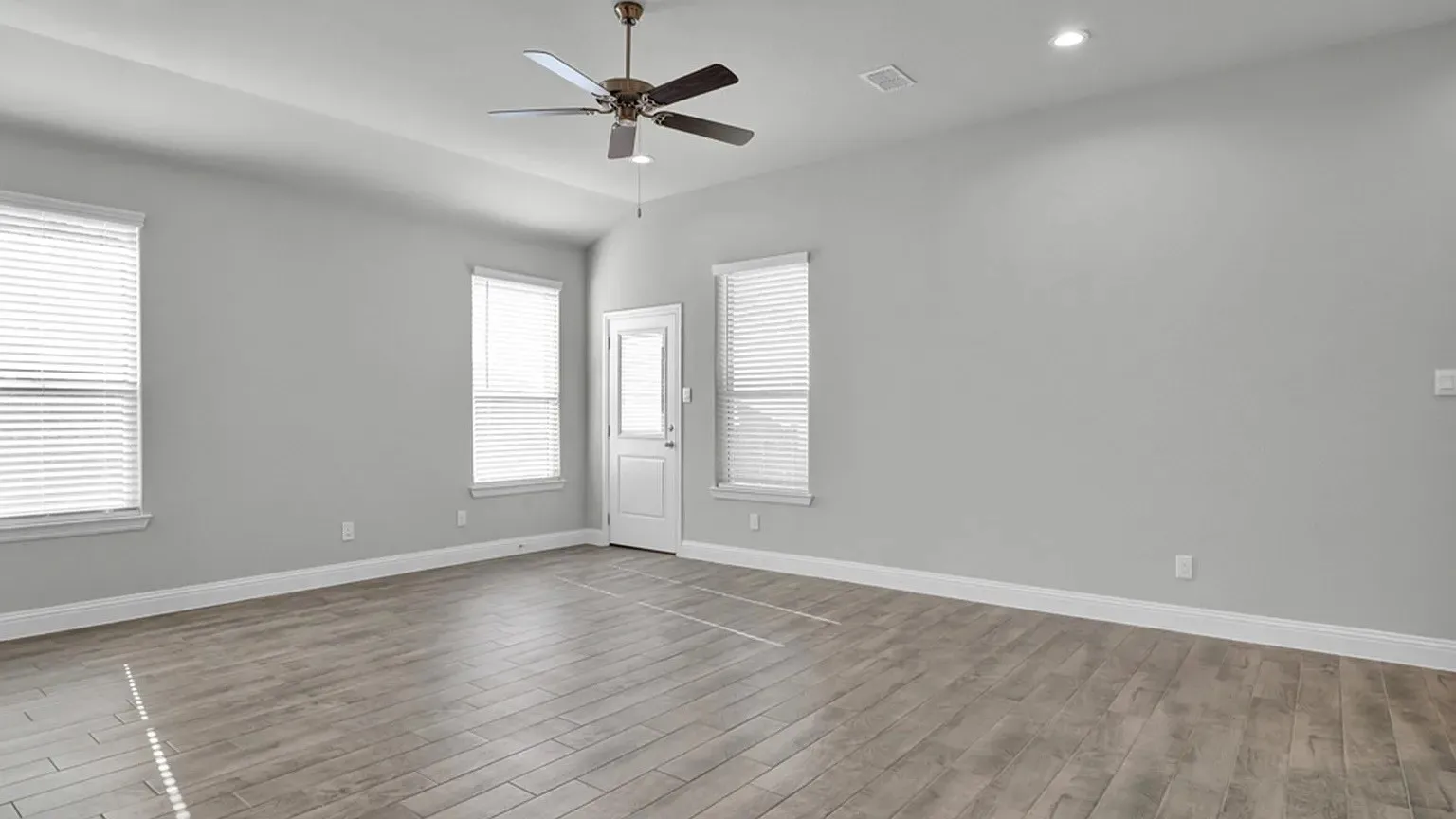 Single Family Residence For Rent in Denton County , 1717 Sparrow Street, Denton, Texas 76205, 5 Bedroom, 3 Bathroom, 2 Garage spaces, 2,104 Sqft, built in 2024, mls#21334006, Real Estate Agent in Denton, Homes For Rent in Denton county, Homes For Rent in Denton, Realtor in Denton Texas, Real Estate Brokerage Independent Realty Texas, Luminita Cordes Realtor