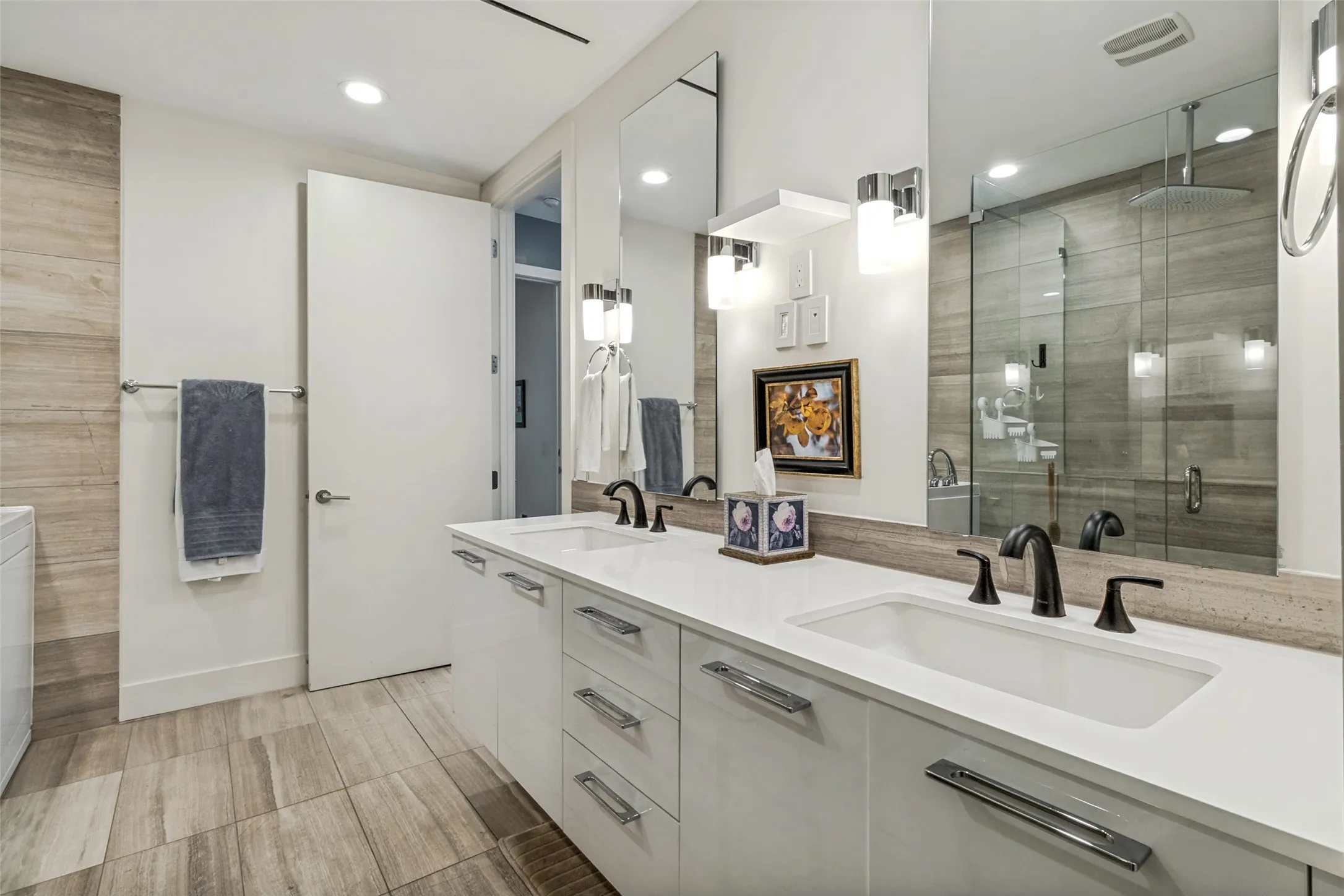 Double vanity with integrated sinks and matte black fixtures