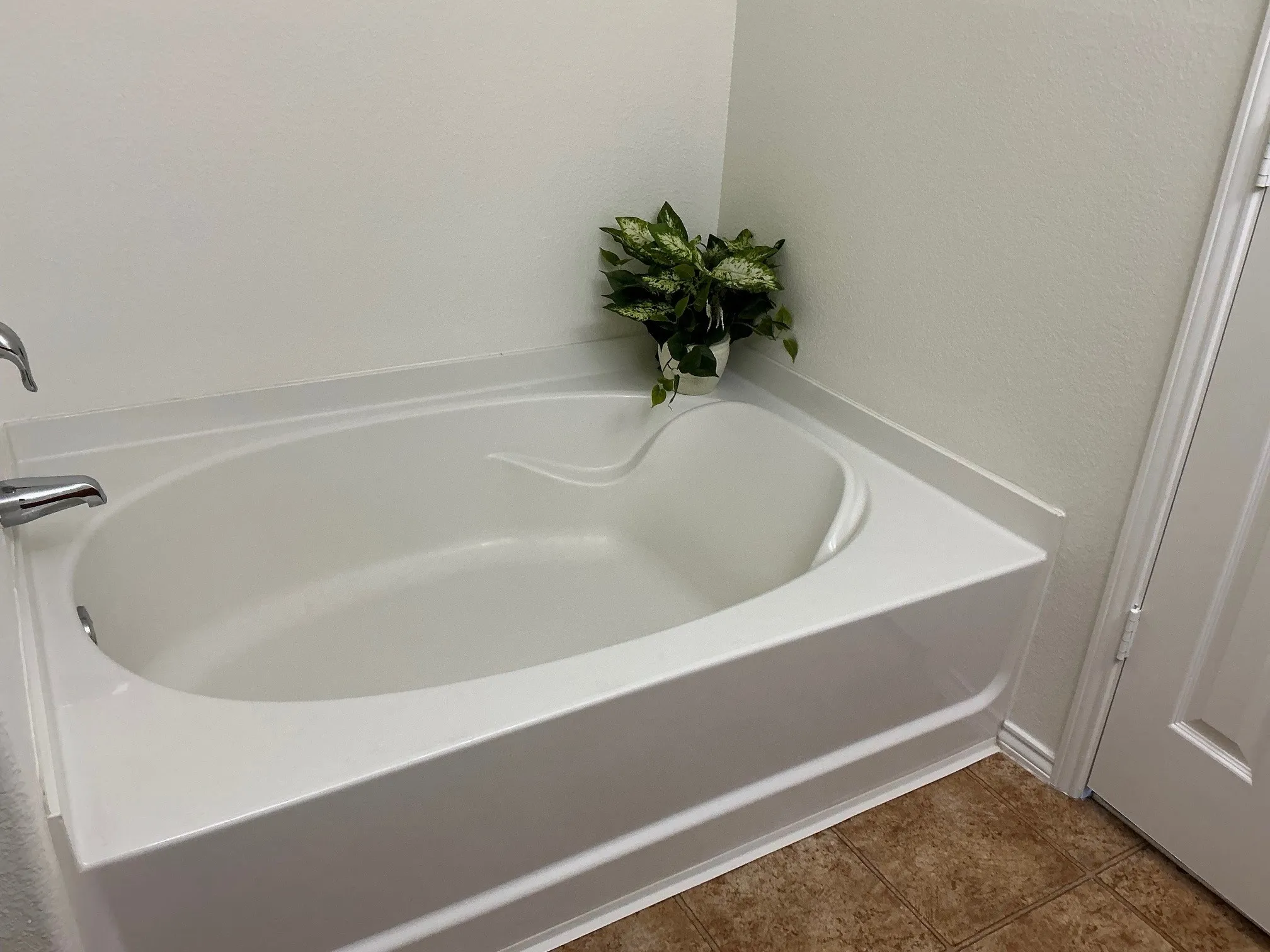 Garden tub in primary bath
