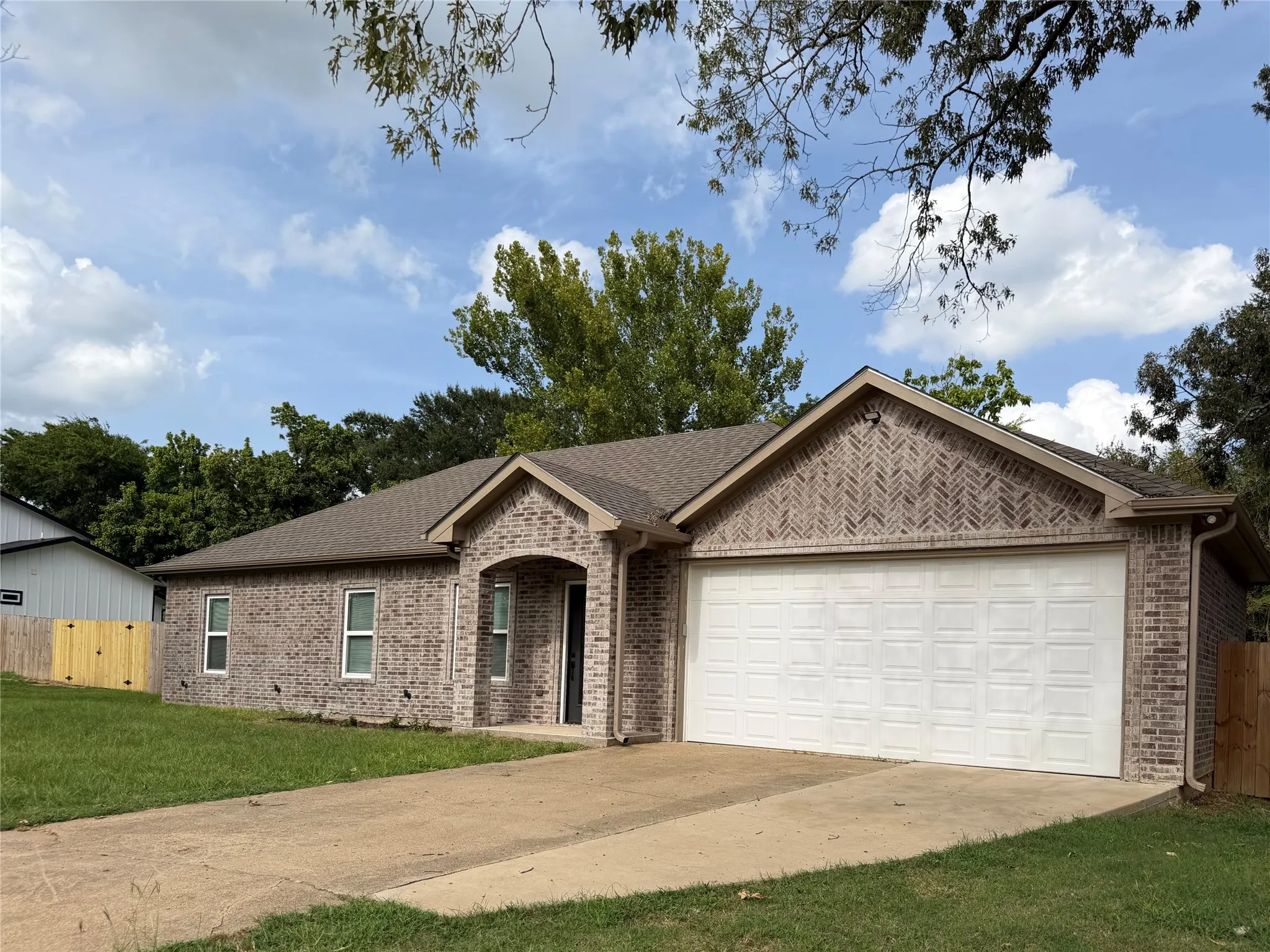 Single Family Residence For Sale in Camp County , 449 Cypress Street, Pittsburg, Texas 75686, 3 Bedroom, 2 Bathroom, 2 Garage spaces, 1,500 Sqft, built in 1986, mls#21335355, Real Estate Agent in Pittsburg, Homes For Sale in Camp county, Homes For Sale in Pittsburg, Realtor in Pittsburg Texas, Real Estate Brokerage Independent Realty Texas, Luminita Cordes Realtor